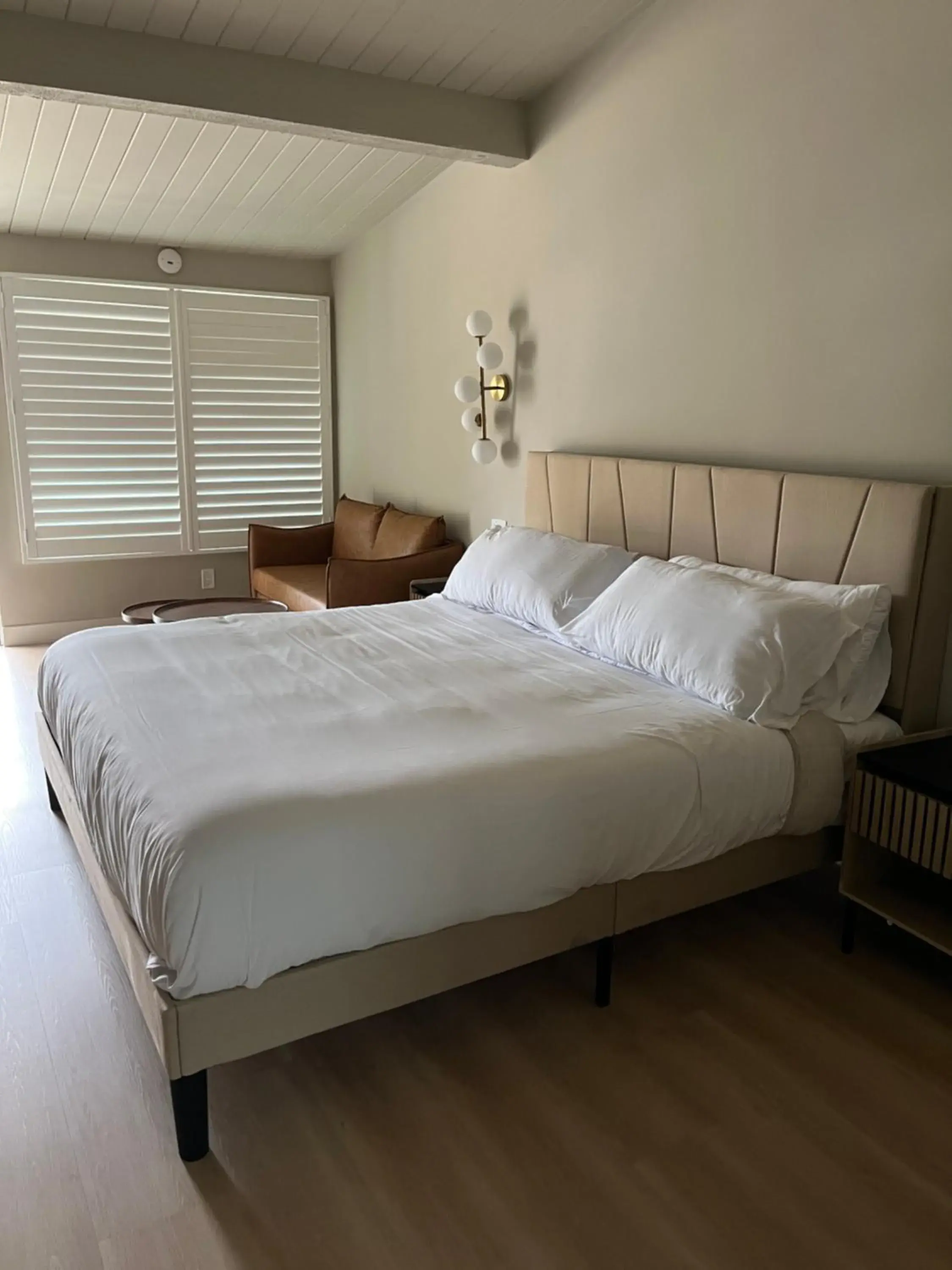Deluxe King Room in Studio 9 Big Bear Lake Deluxe King Room in Studio 9 Big Bear Lake