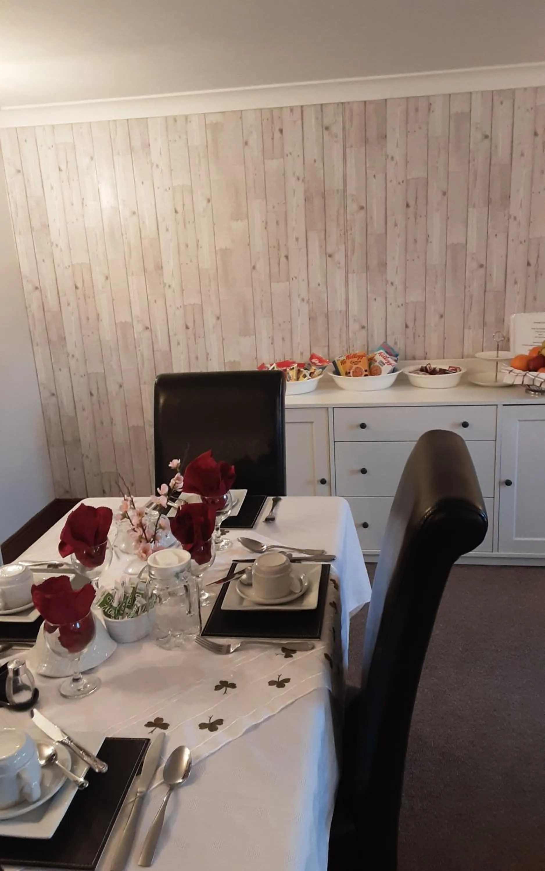 Dining area in Sea Lodge B&B