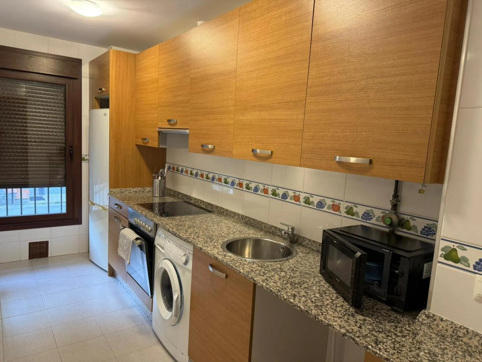 Kitchen or kitchenette in Apartamentos El Caxigu