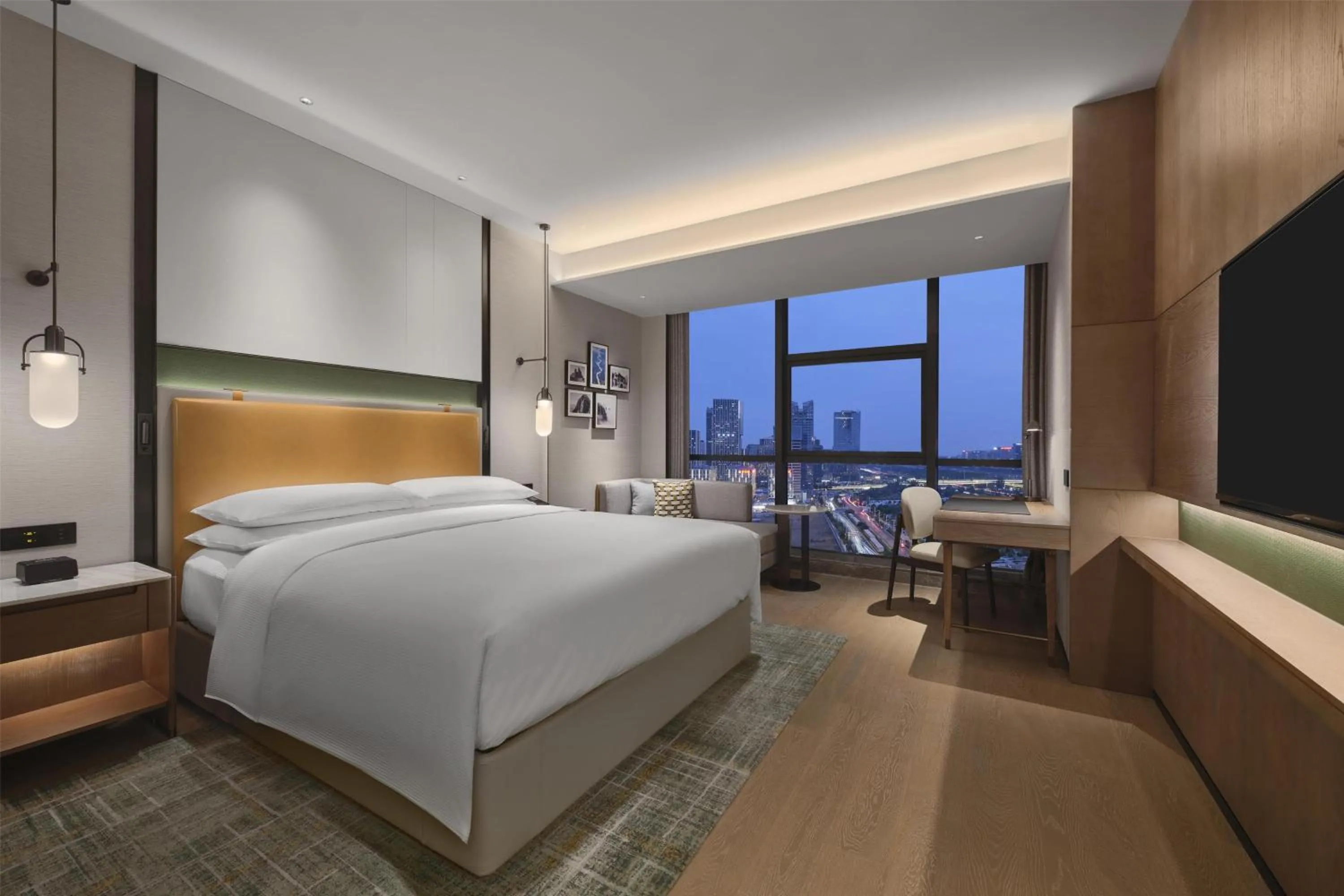 Bed in Doubletree By Hilton Zhengzhou East