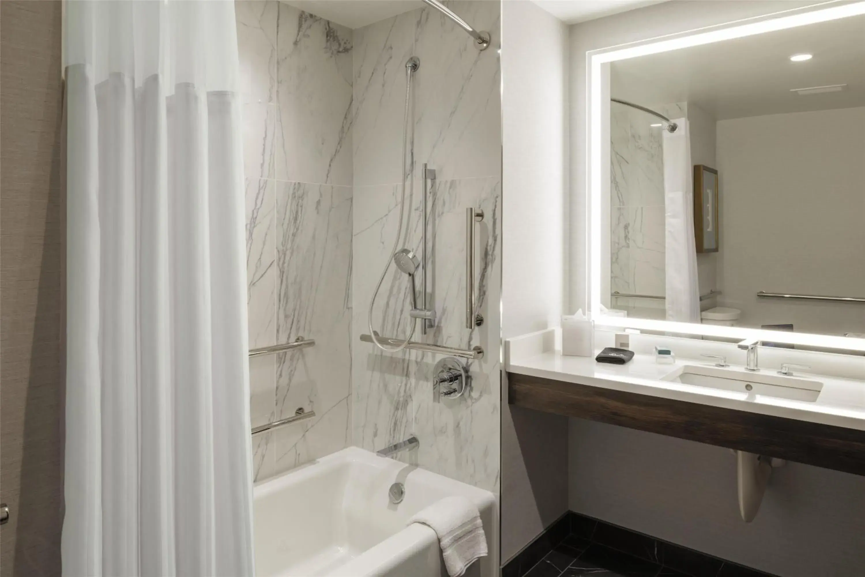 Bathroom in Hilton Arlington Rosslyn The Key Bathroom in Hilton Arlington Rosslyn The Key