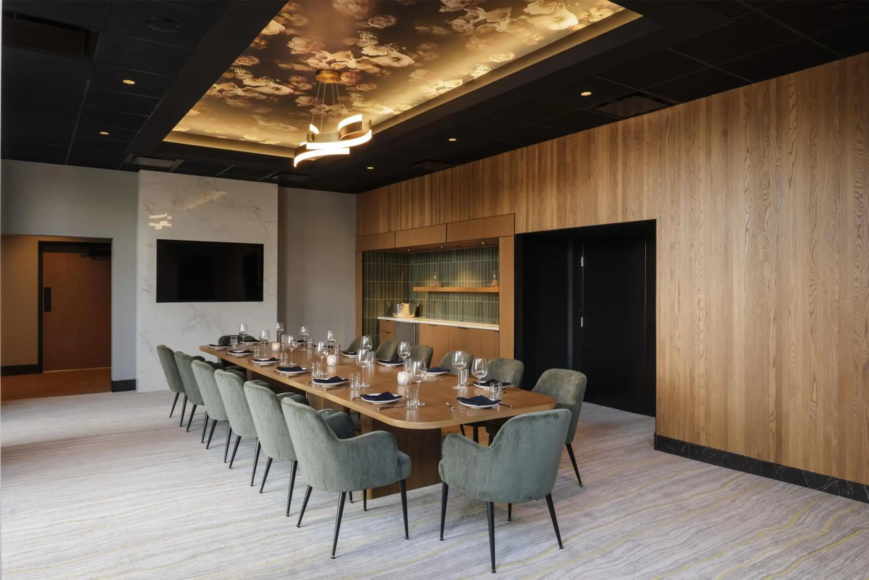 Restaurant/places to eat in Hilton Arlington Rosslyn The Key Restaurant/places to eat in Hilton Arlington Rosslyn The Key