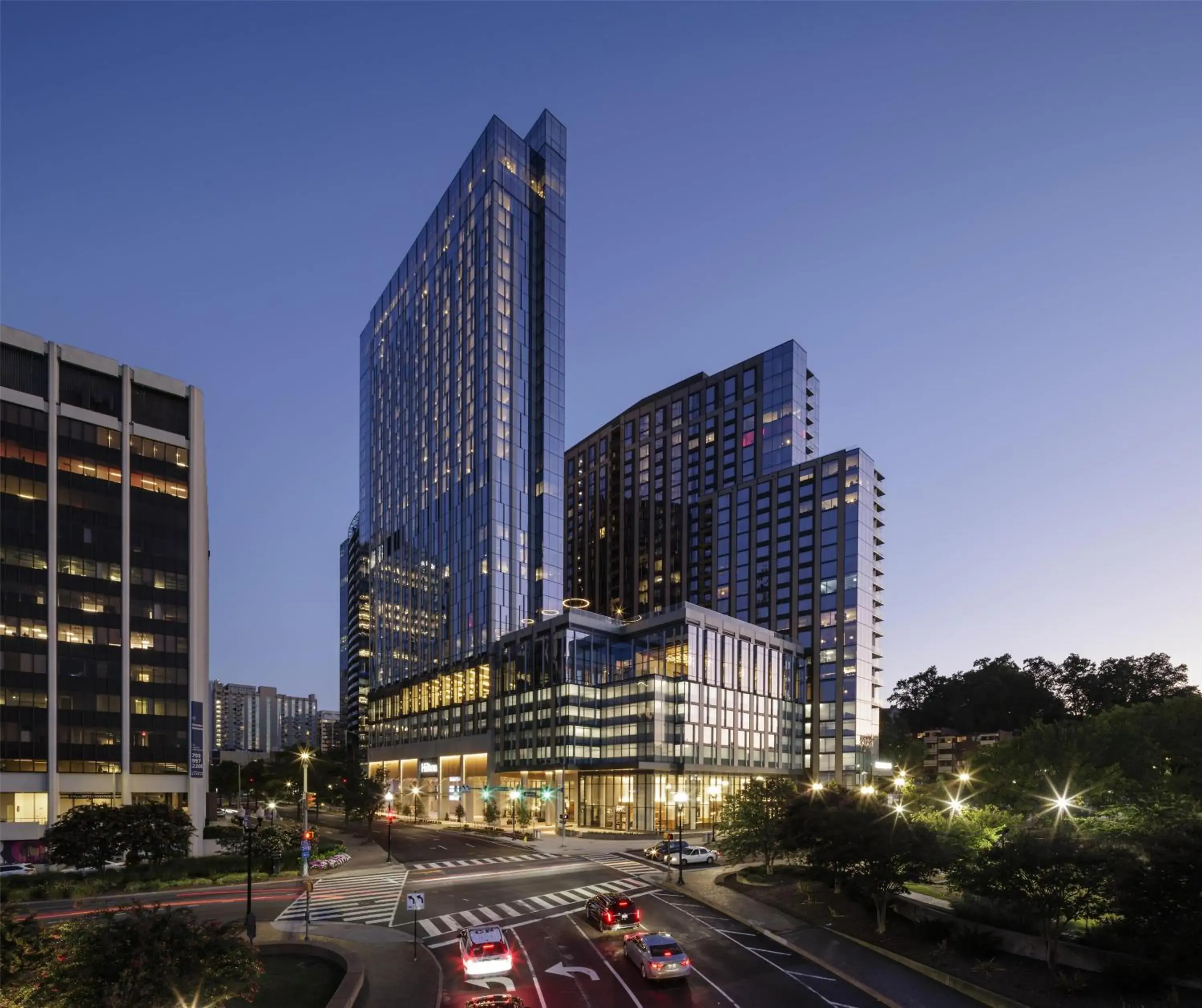 Property building in Hilton Arlington Rosslyn The Key Property building in Hilton Arlington Rosslyn The Key