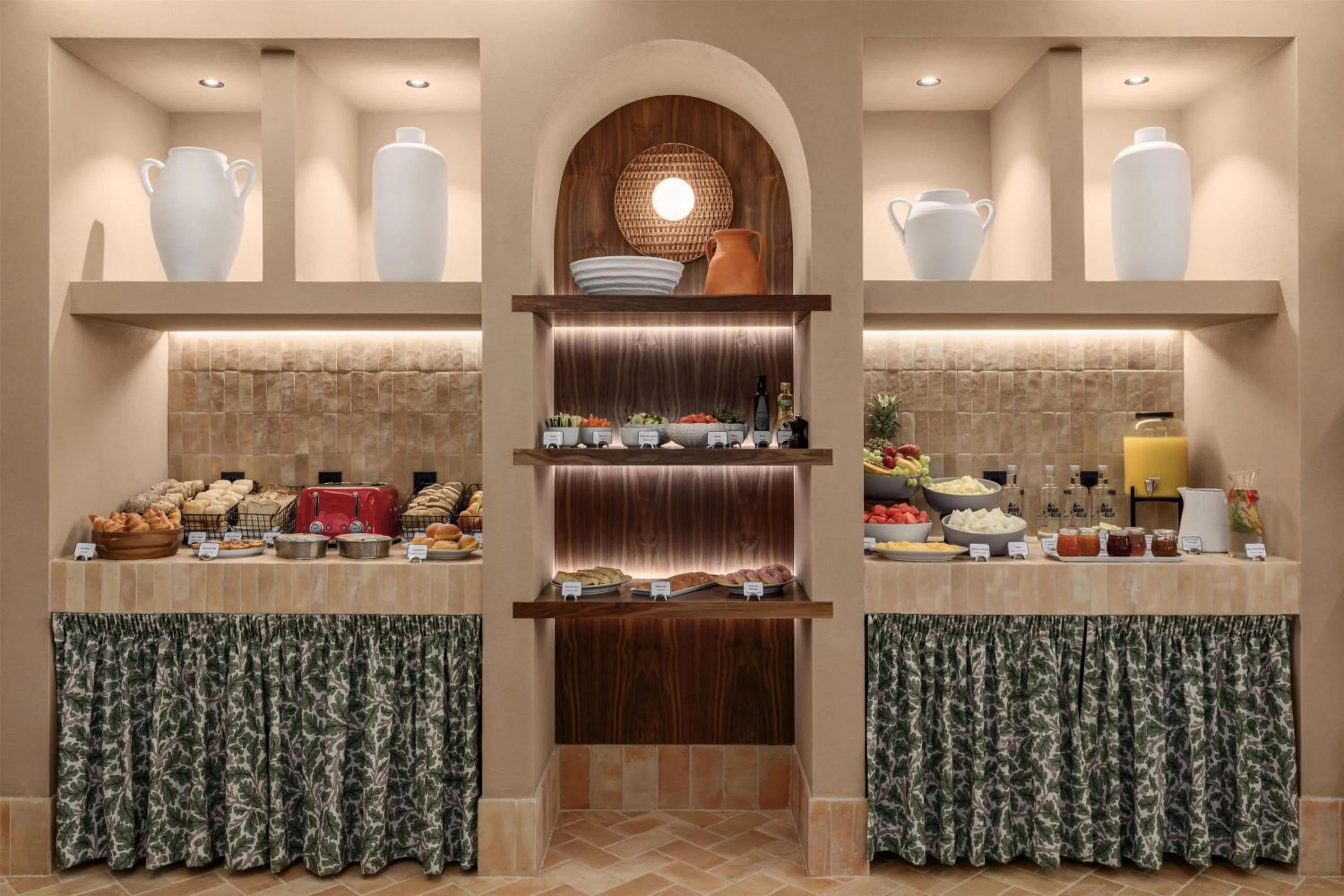 Breakfast in Amarello Hotel Praia Santo André, Tapestry Collection by Hilton