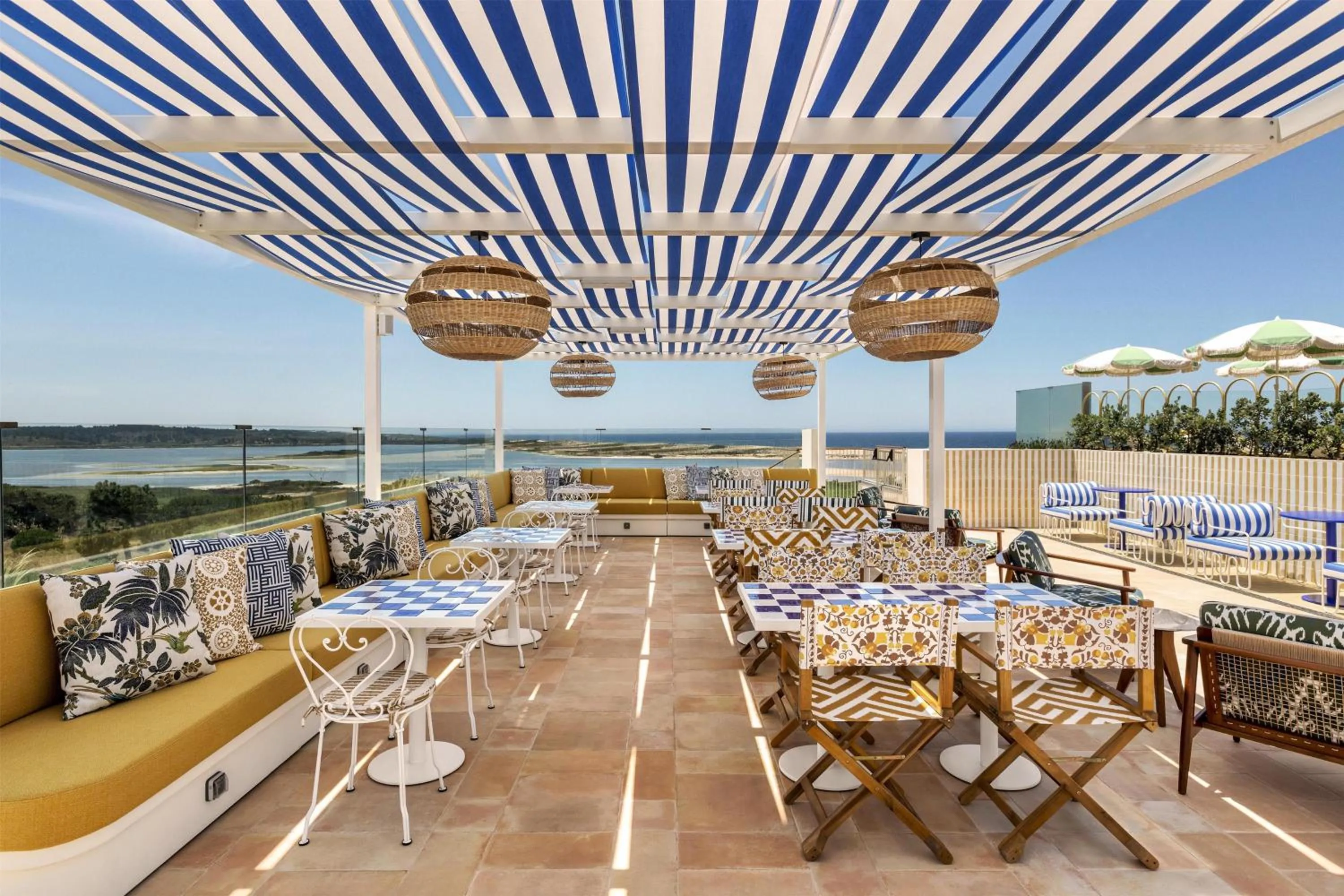 Amarello Hotel Praia Santo André, Tapestry Collection by Hilton