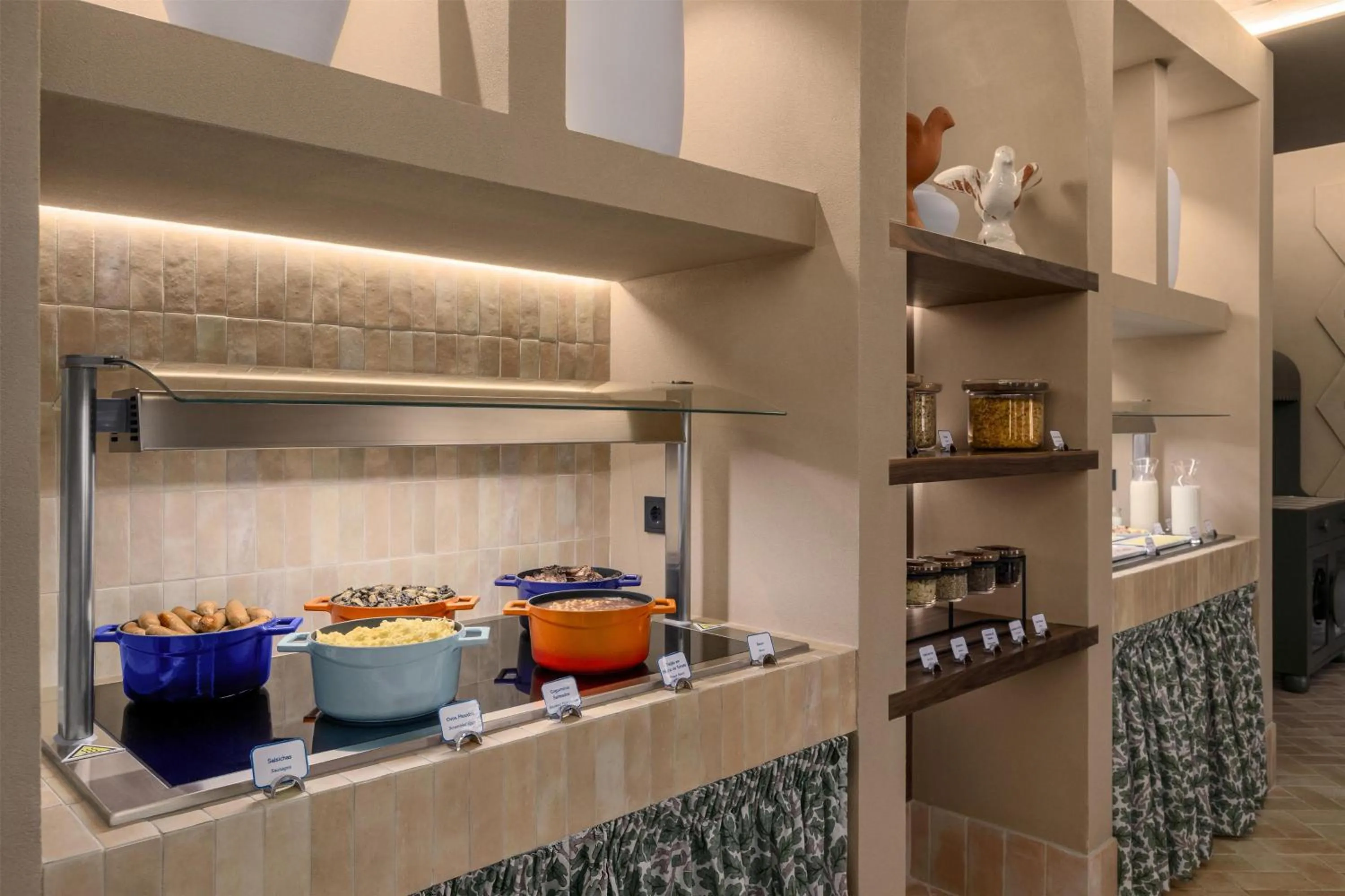 Breakfast in Amarello Hotel Praia Santo André, Tapestry Collection by Hilton