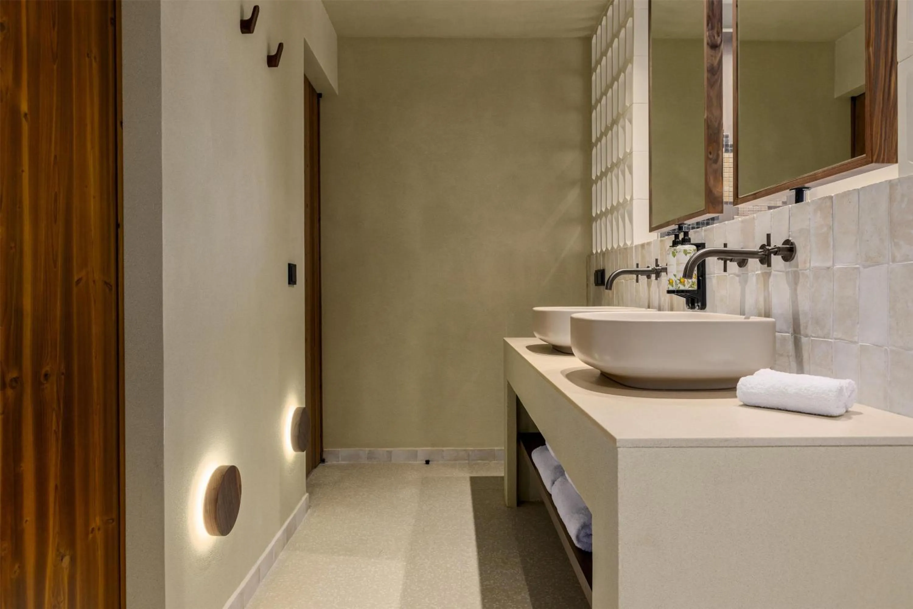 Bathroom in Amarello Hotel Praia Santo André, Tapestry Collection by Hilton