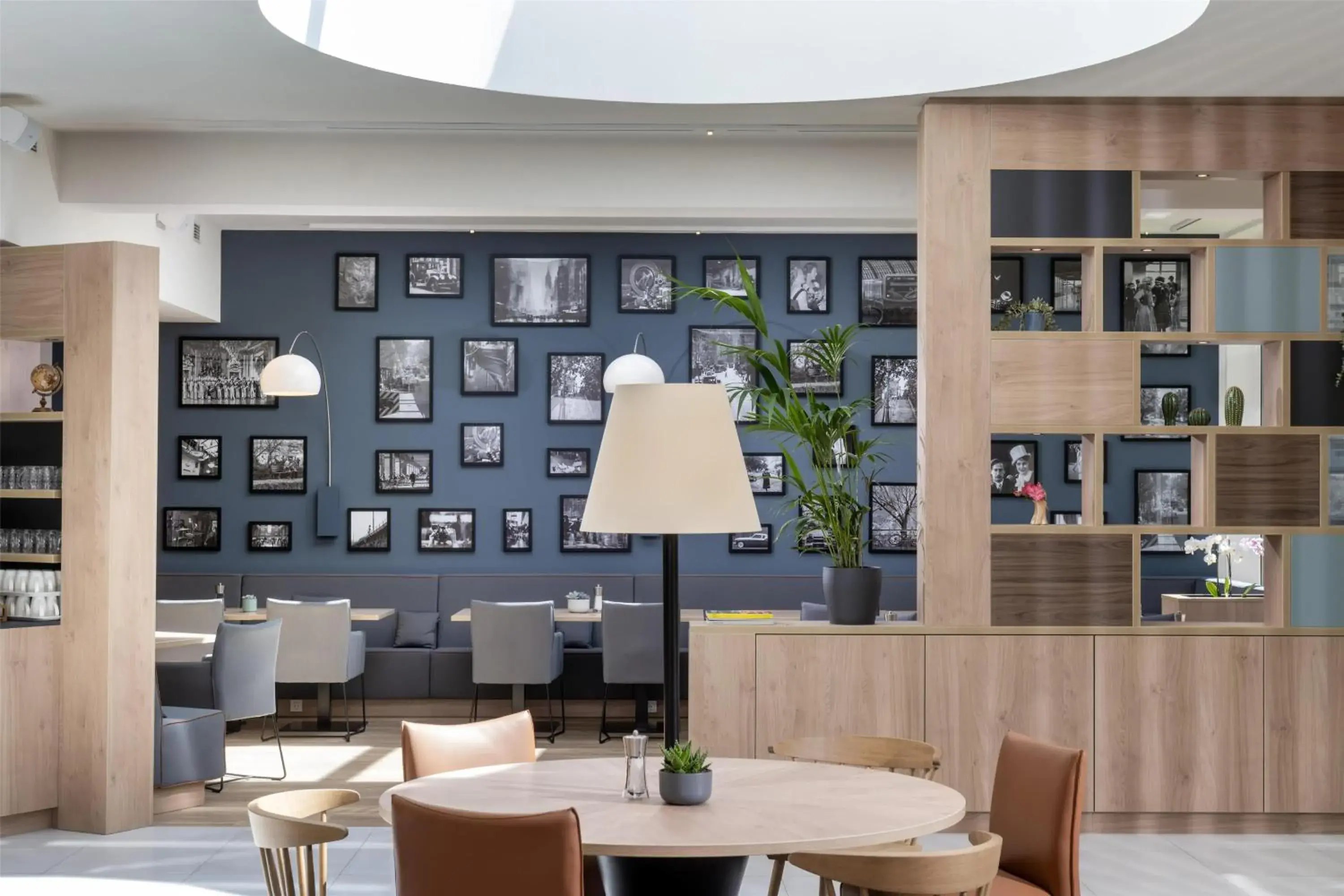 Lobby or reception in Hampton By Hilton Potsdam Babelsberg Lobby or reception in Hampton By Hilton Potsdam Babelsberg