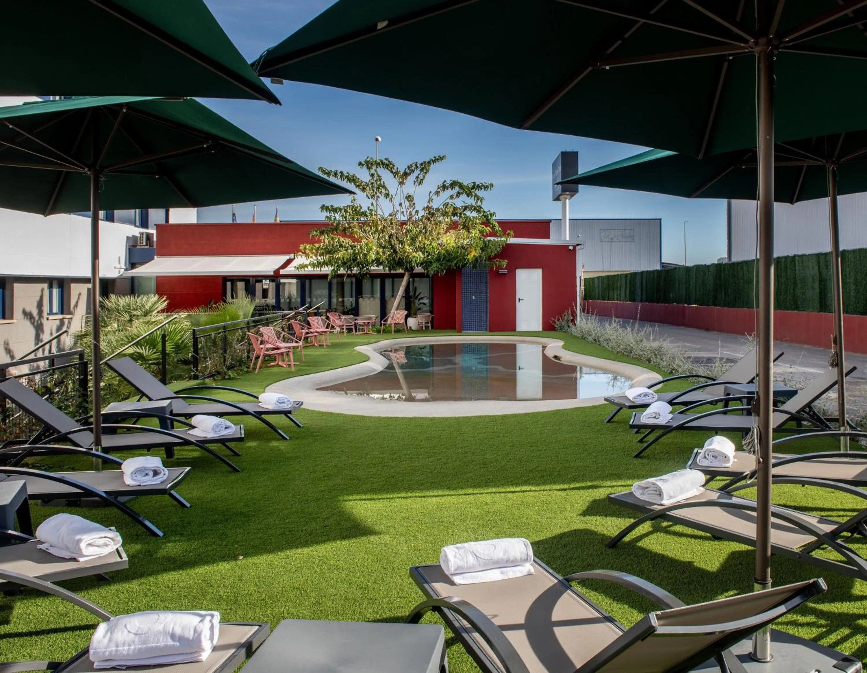 Swimming pool in Hotel Sercotel Plana Onda