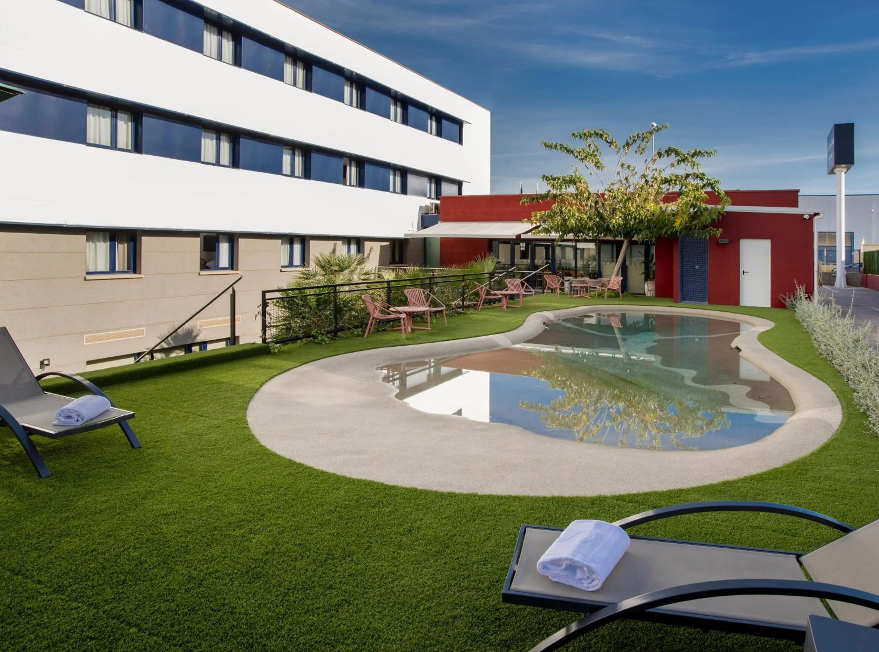 Swimming pool in Hotel Sercotel Plana Onda