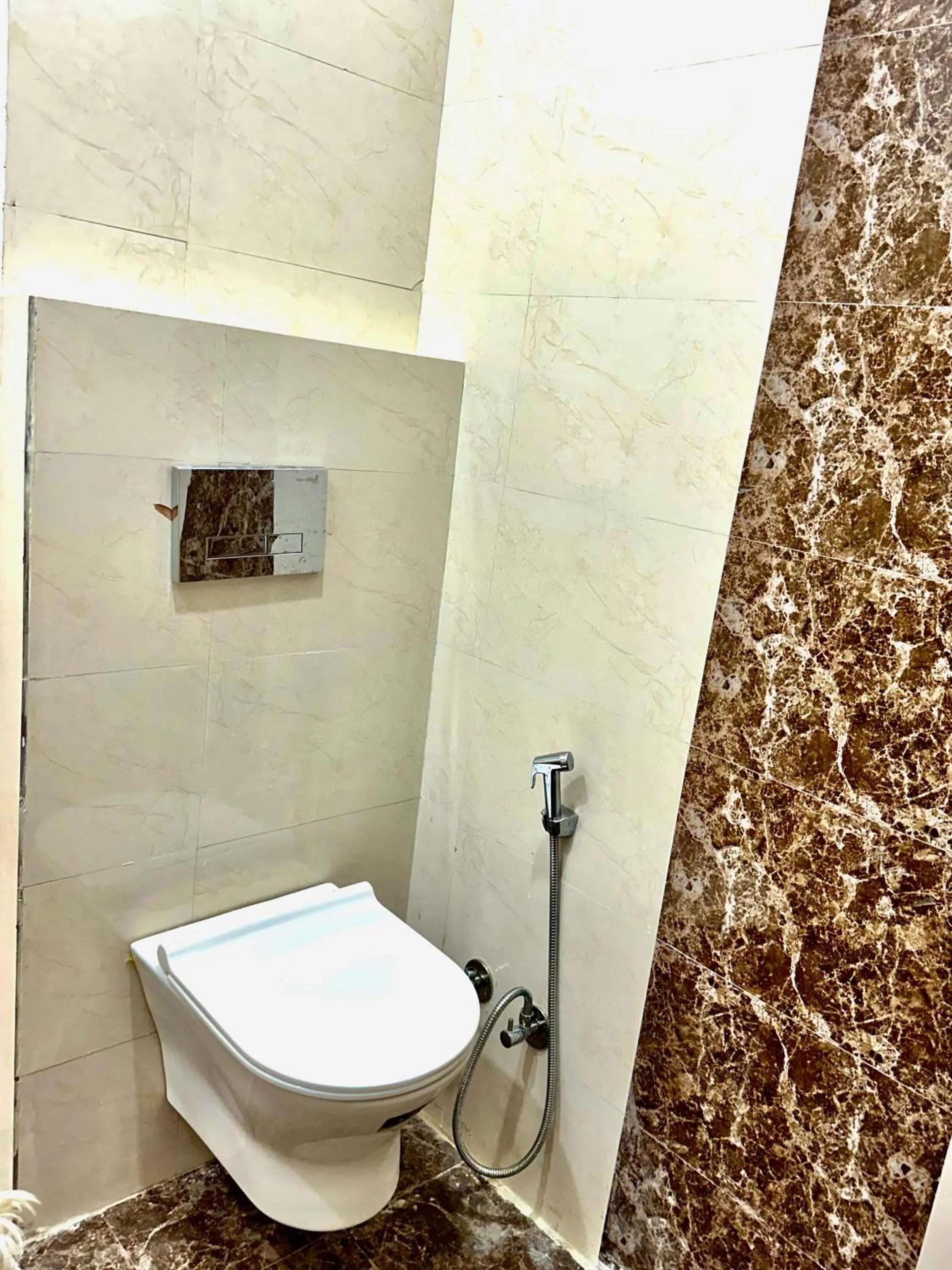 Toilet in The Velvet Stay