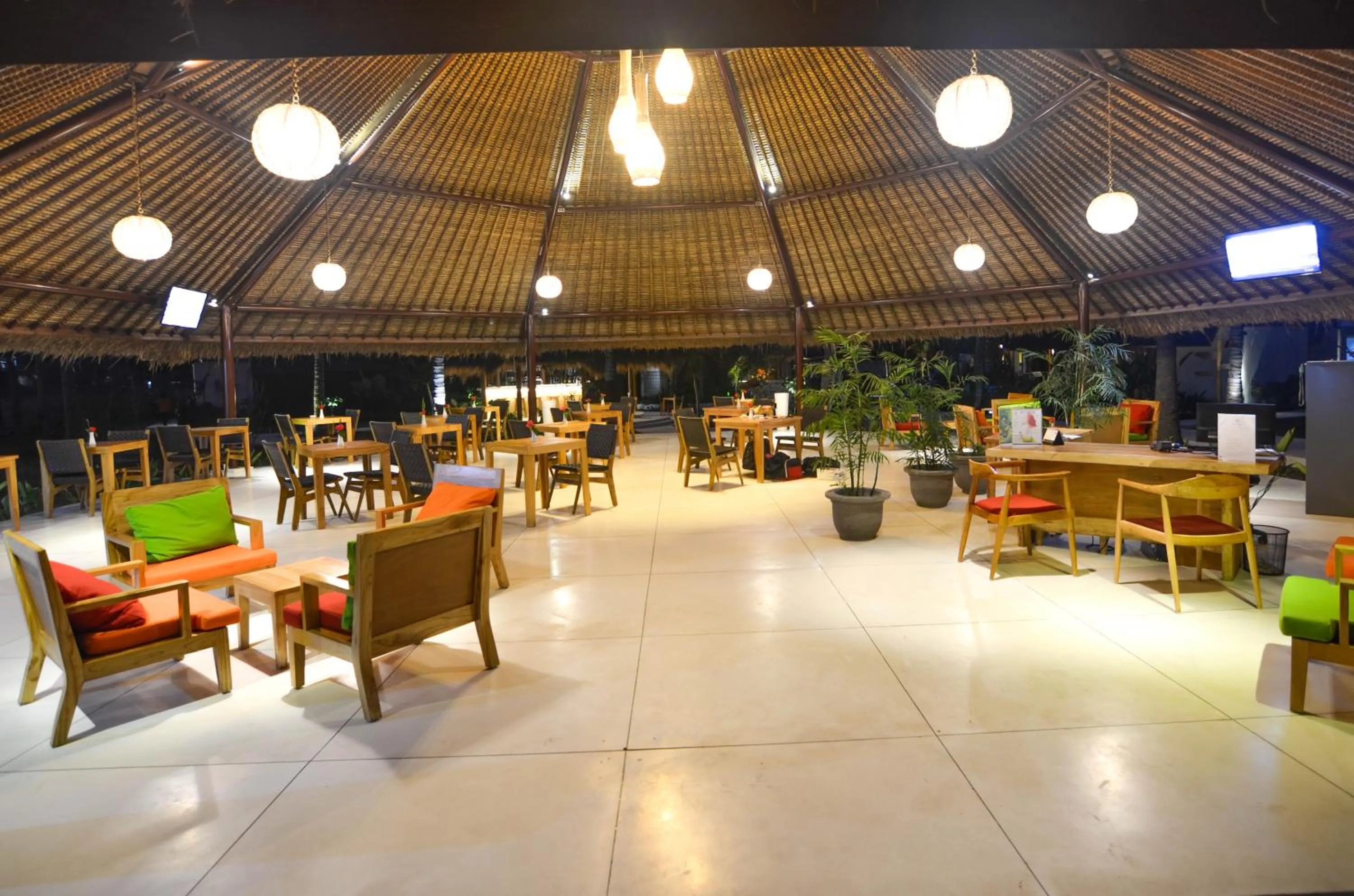 Communal lounge/ TV room in Gili Air Lagoon Resort By Waringin Hospitality