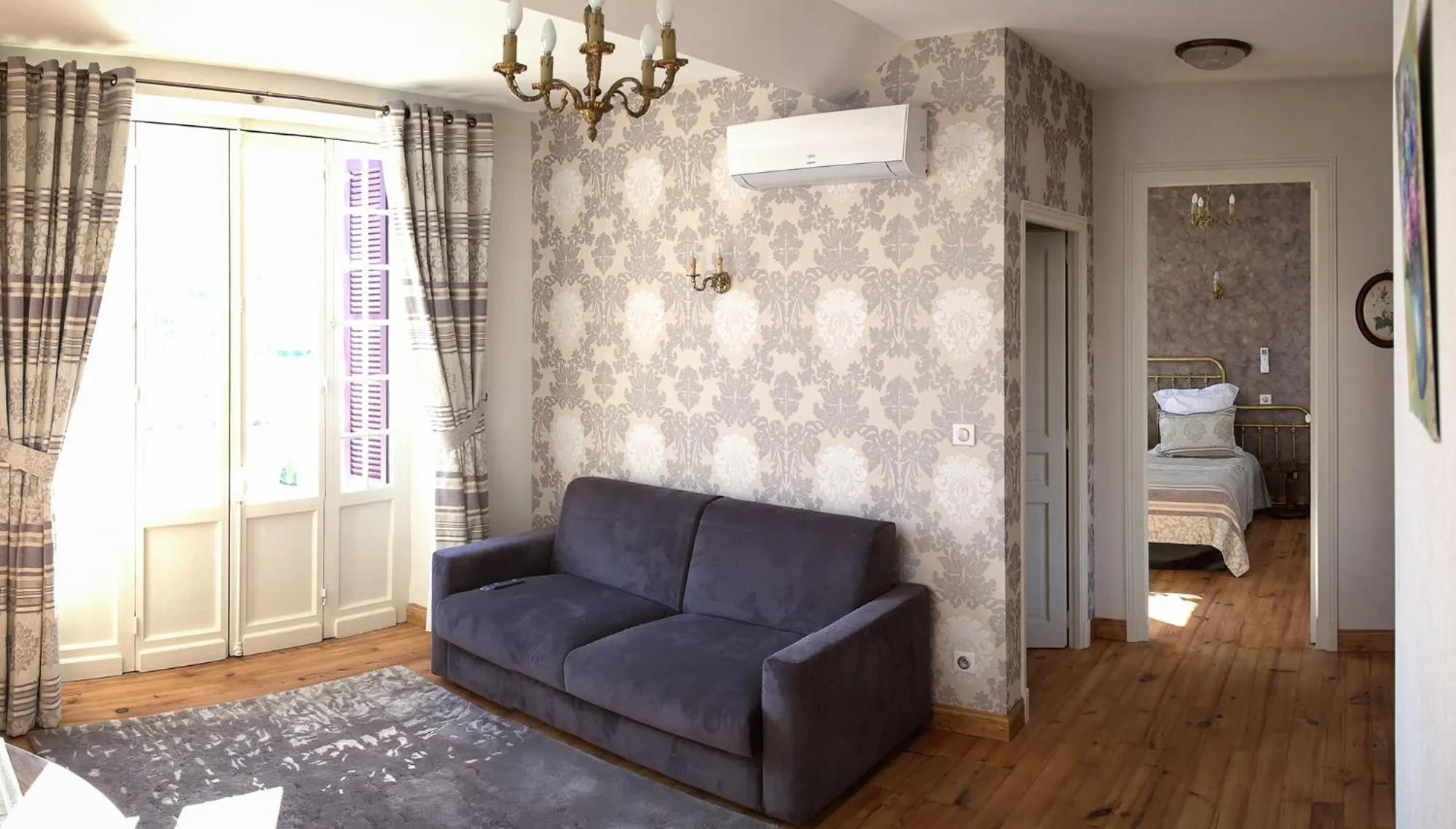 Living room, Bed in Villa l'Orante