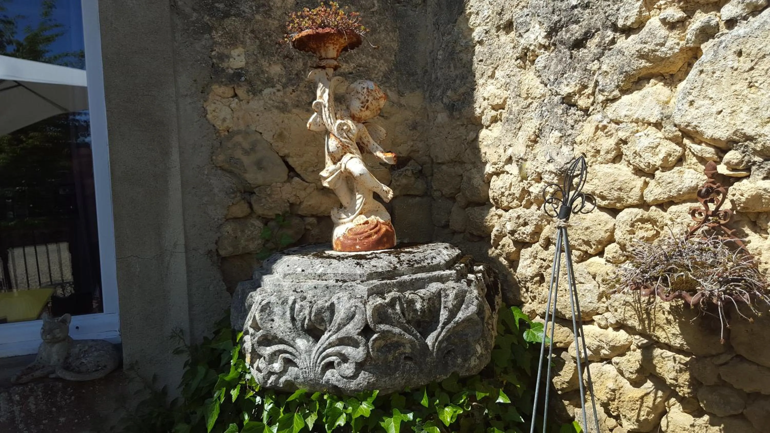 Decorative detail in Le Clos Du Presbytere