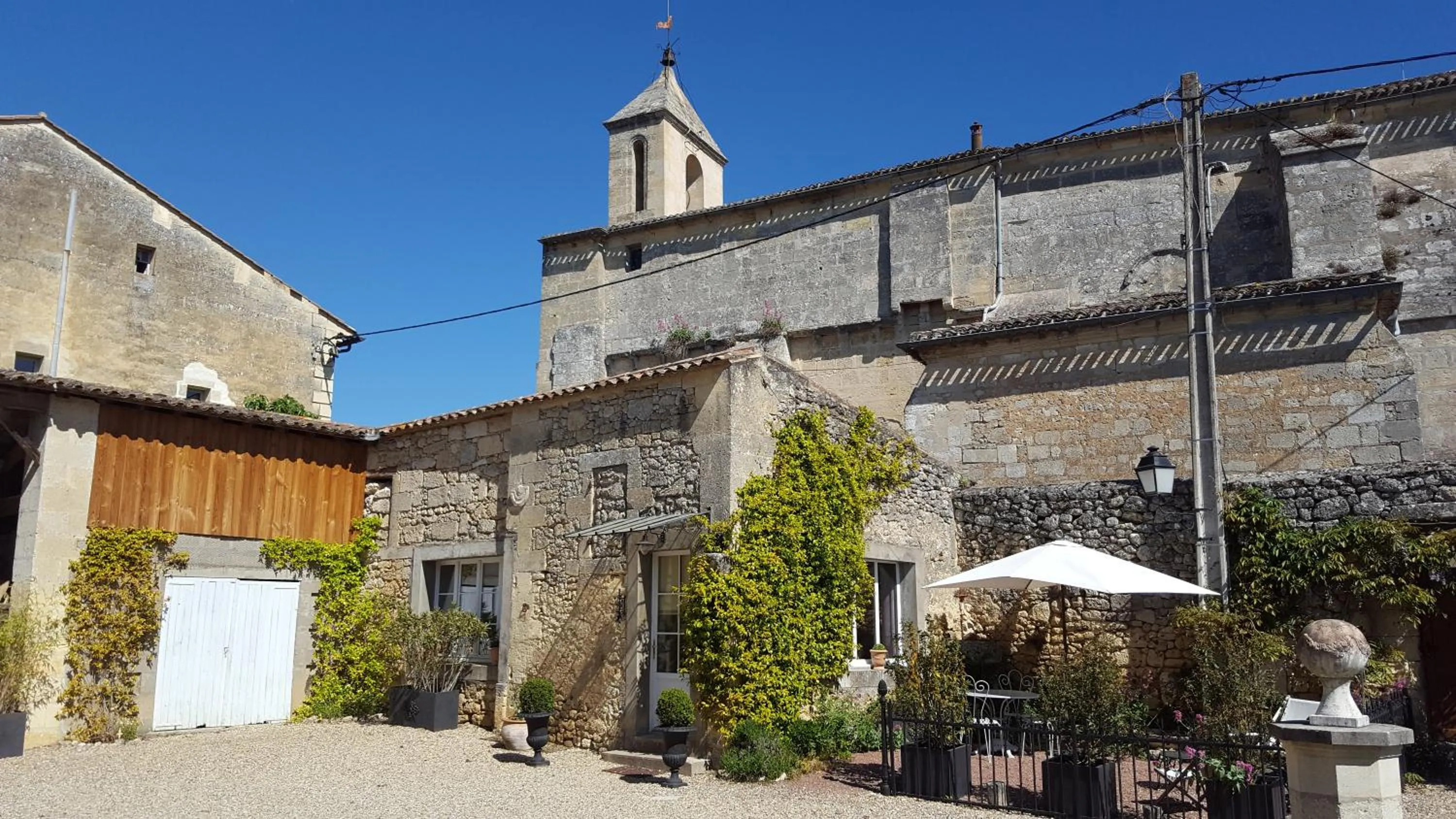 Property building in Le Clos Du Presbytere