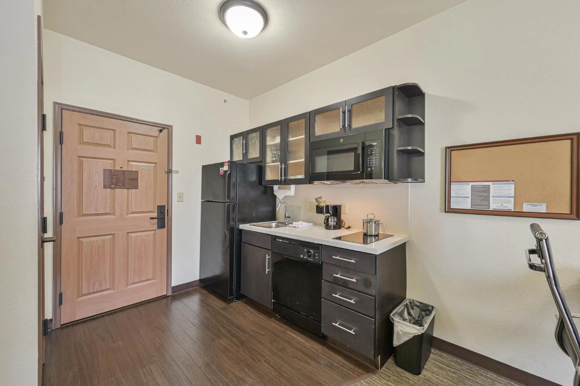 Kitchen or kitchenette in Affordable Suites of America Tulsa