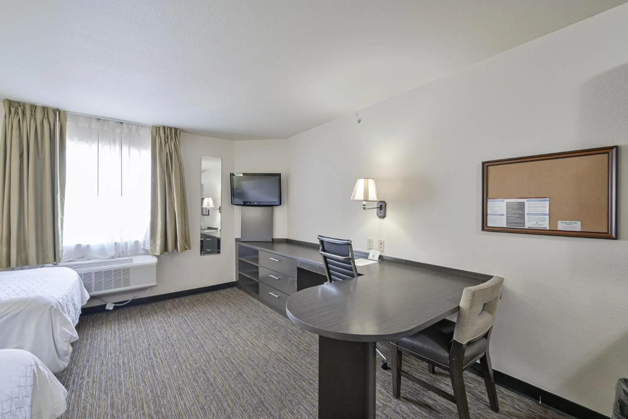 TV and multimedia, Bed in Affordable Suites of America Tulsa