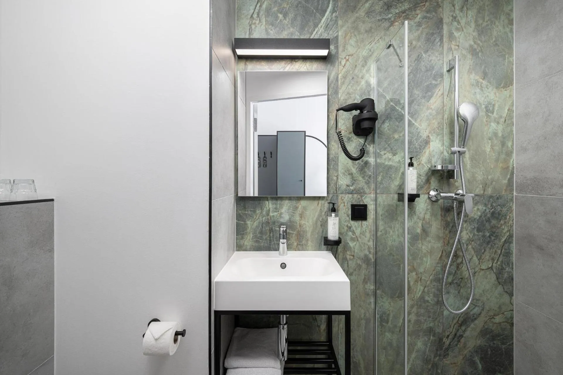 Bathroom in B&B HOTEL Leszno