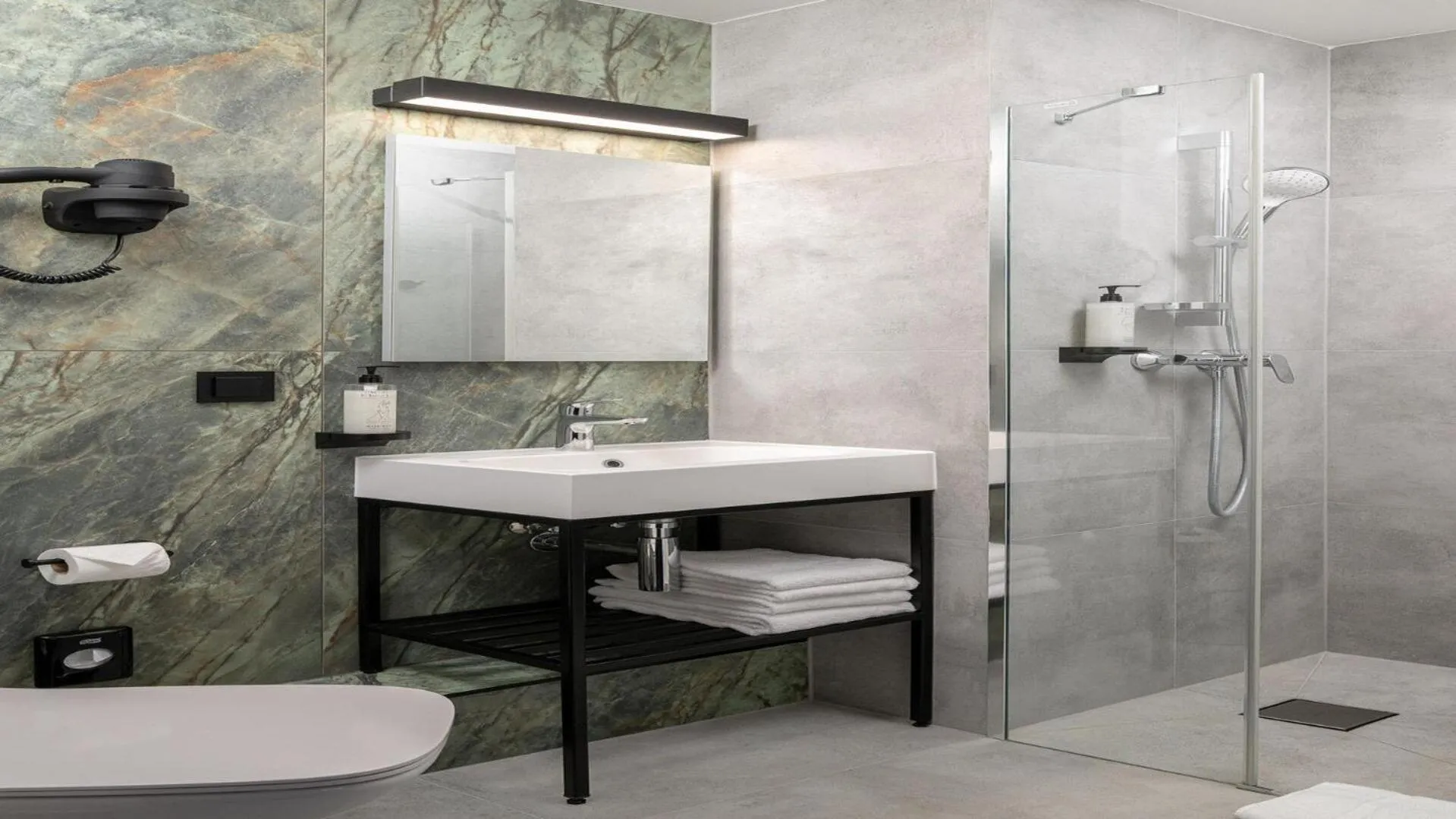 Bathroom in B&B HOTEL Leszno