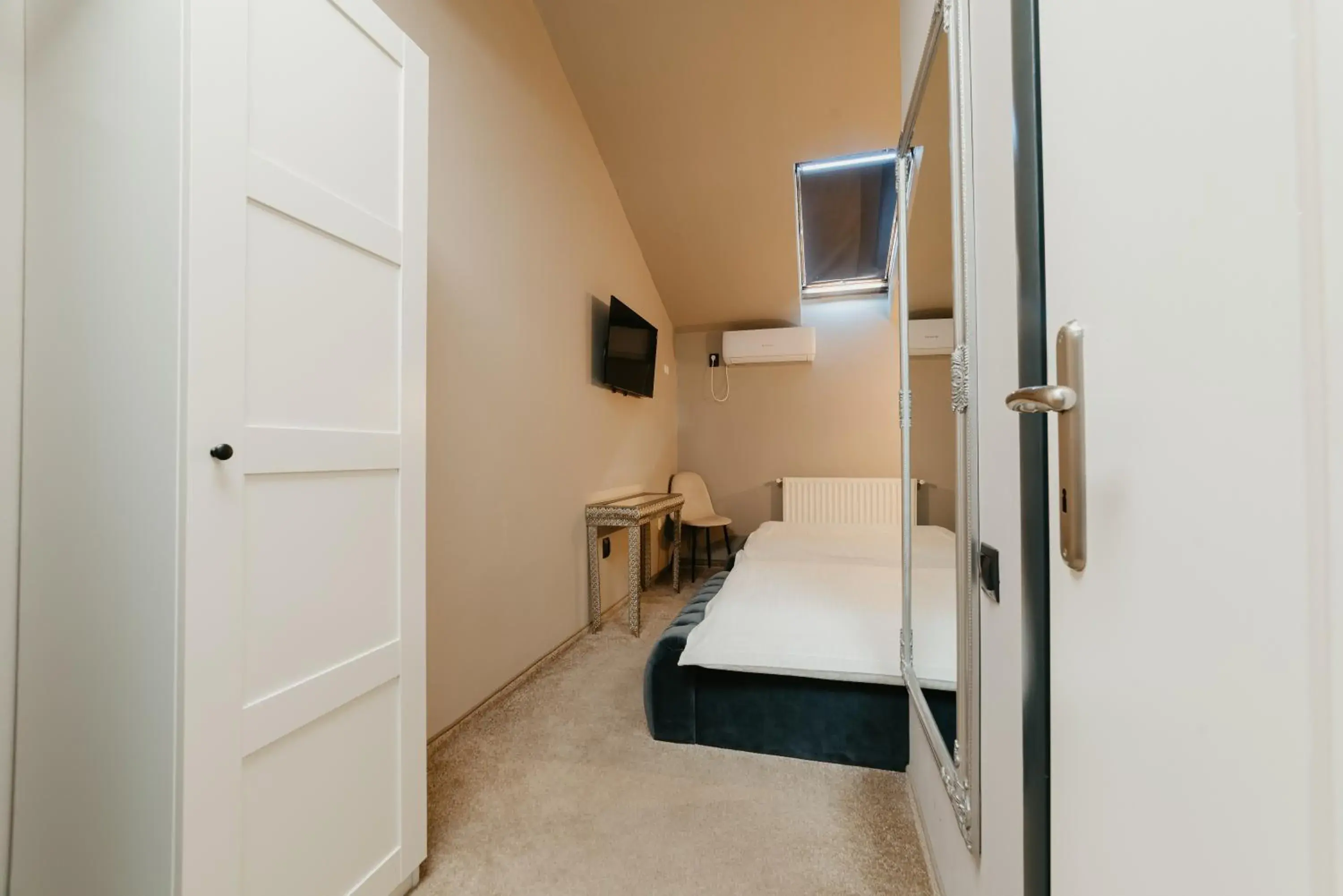 Economy Twin Room - Attic in Fullton Central Economy Twin Room - Attic in Fullton Central