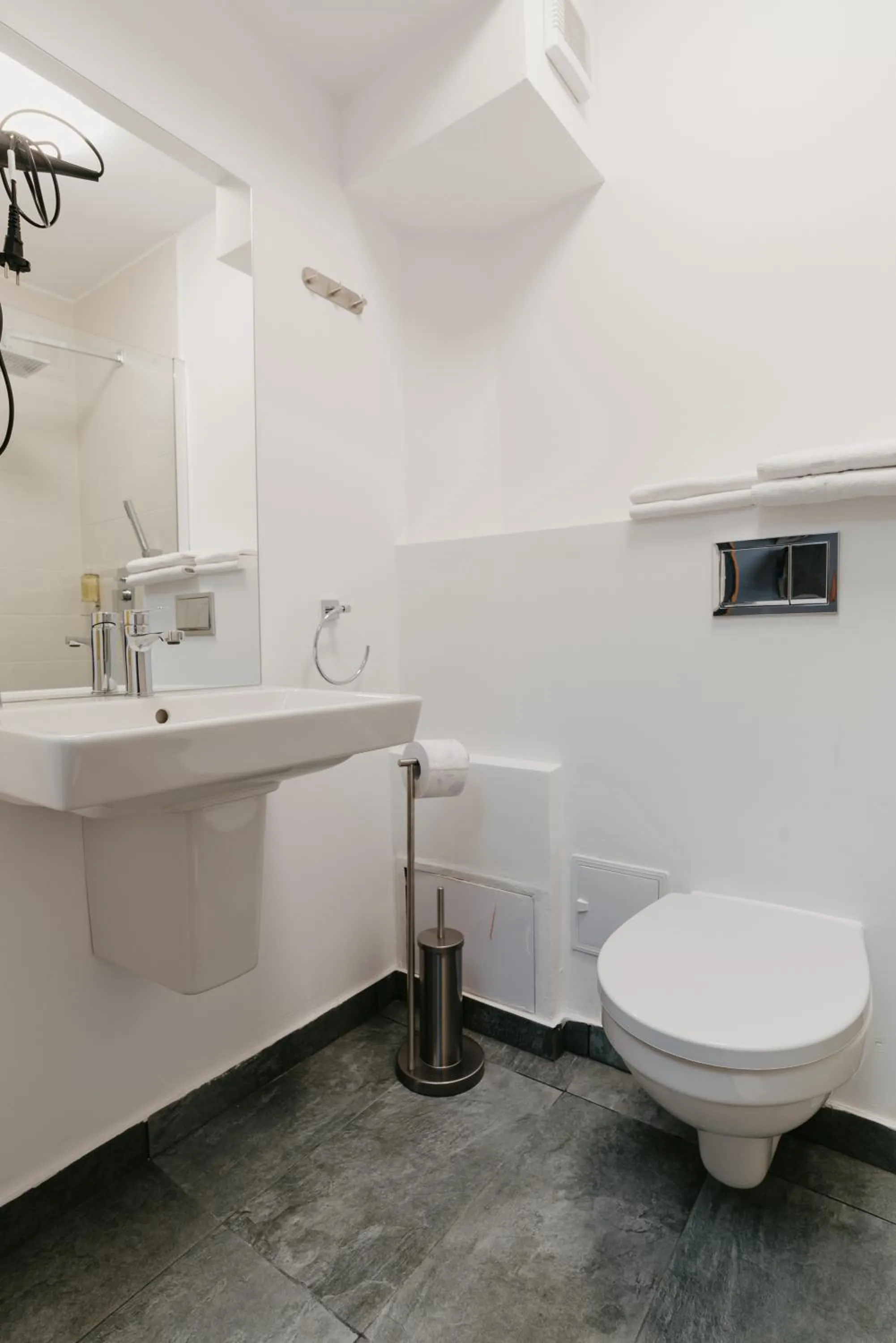 Bathroom in Fullton Central