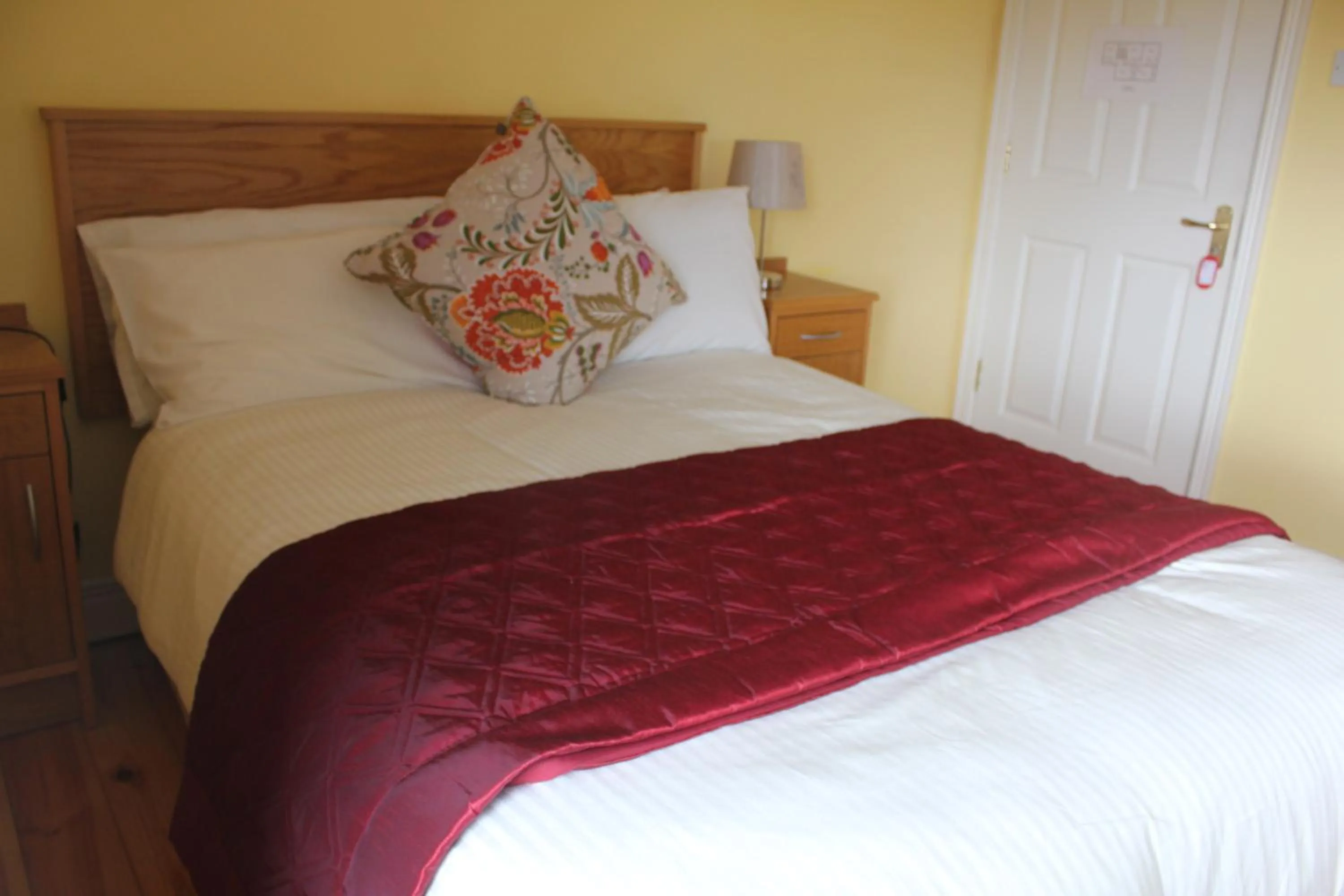 Bedroom, Bed in Carrowntober House B & B