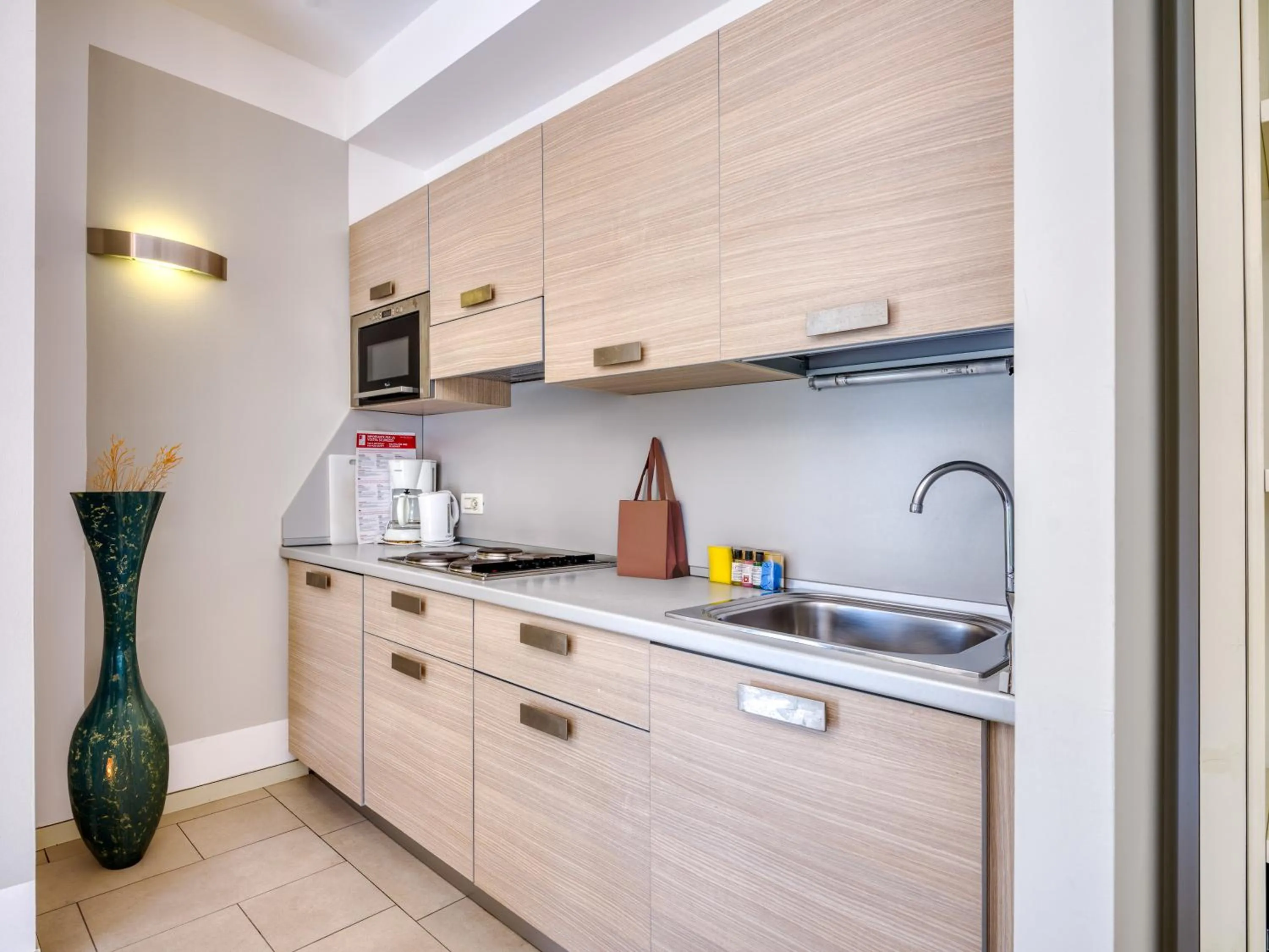 Kitchen or kitchenette in Parc Hotel Germano Suites & Apartments