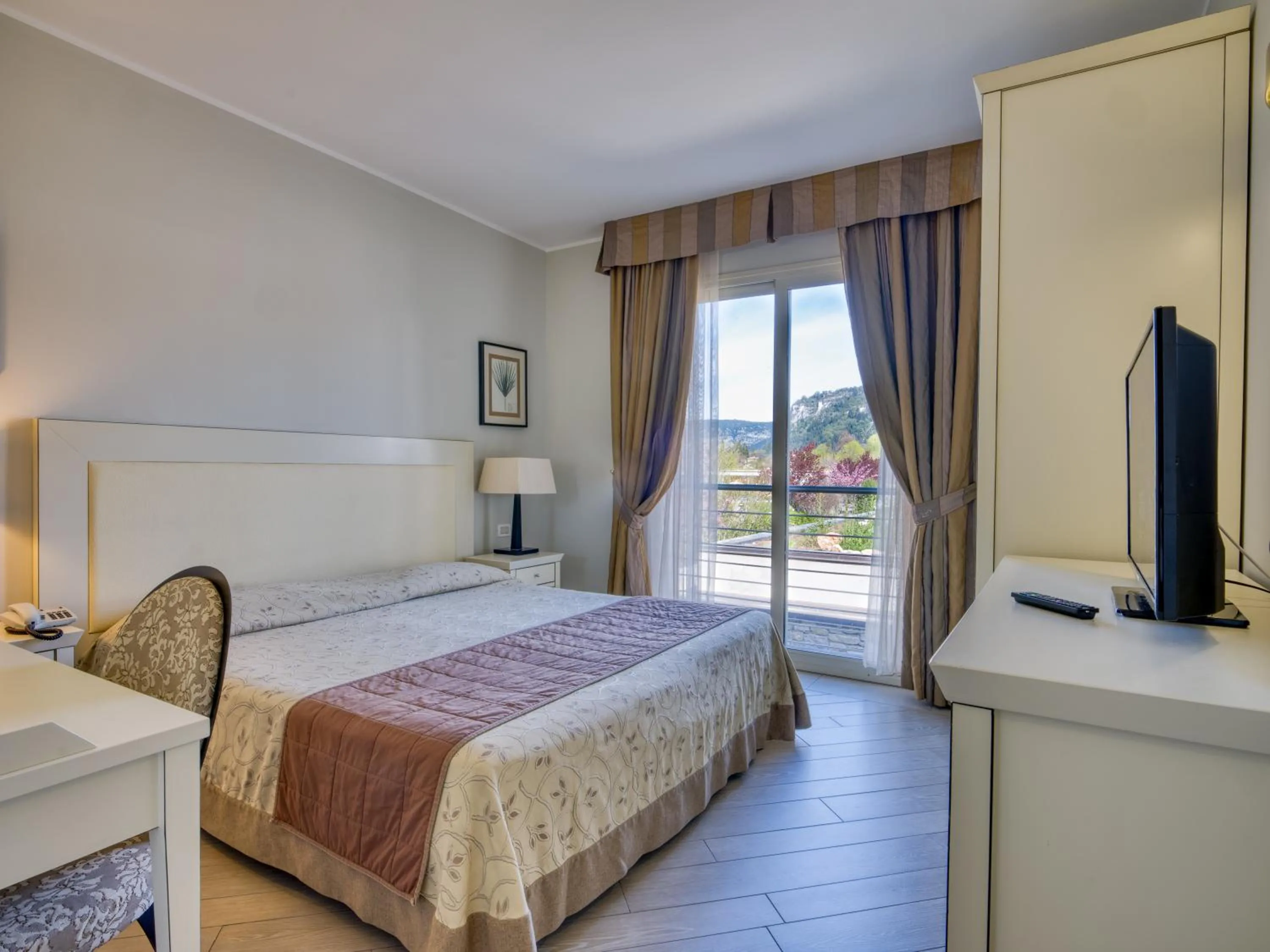 Bedroom, Bed in Parc Hotel Germano Suites & Apartments