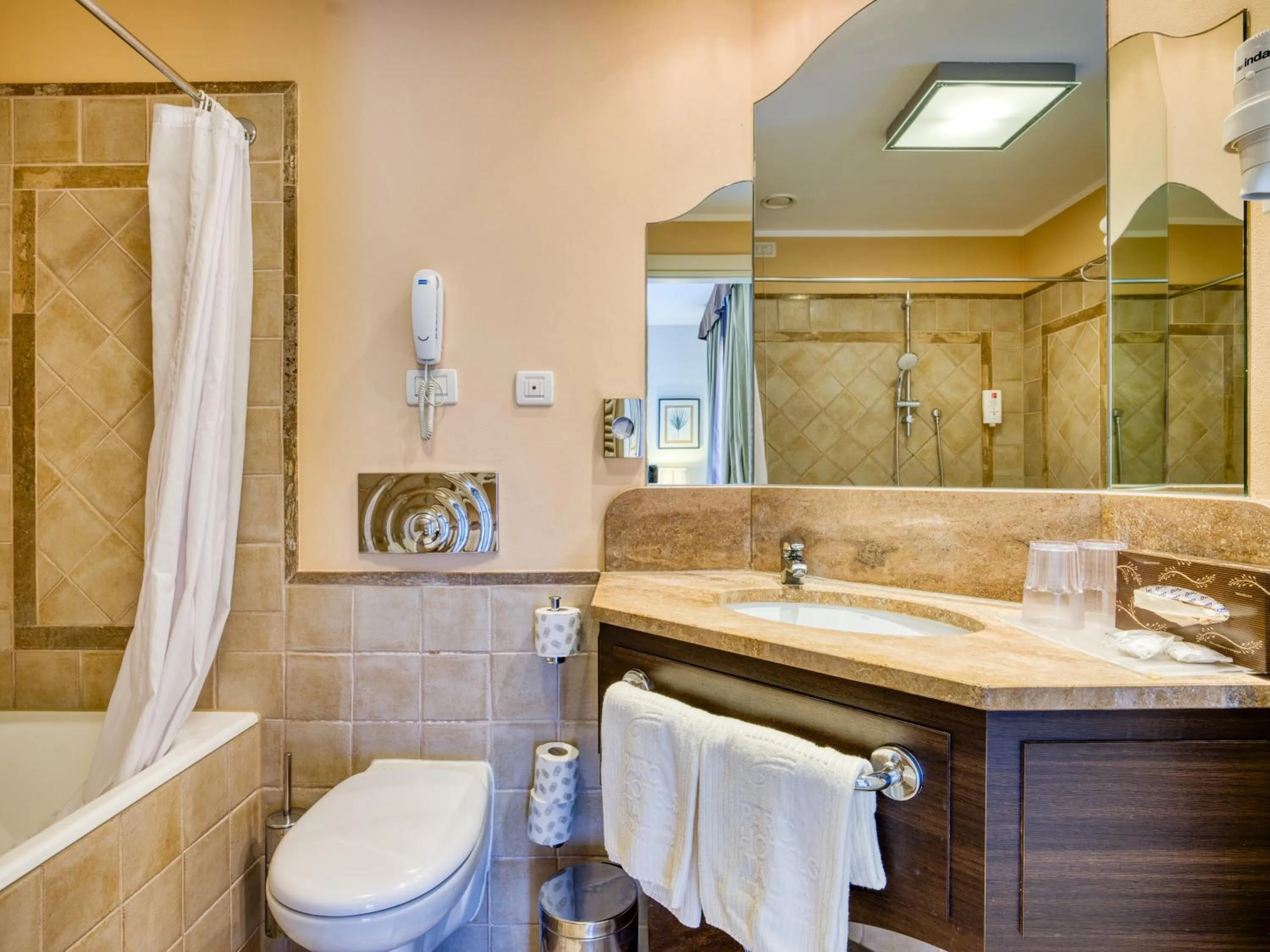 Bathroom in Parc Hotel Germano Suites & Apartments