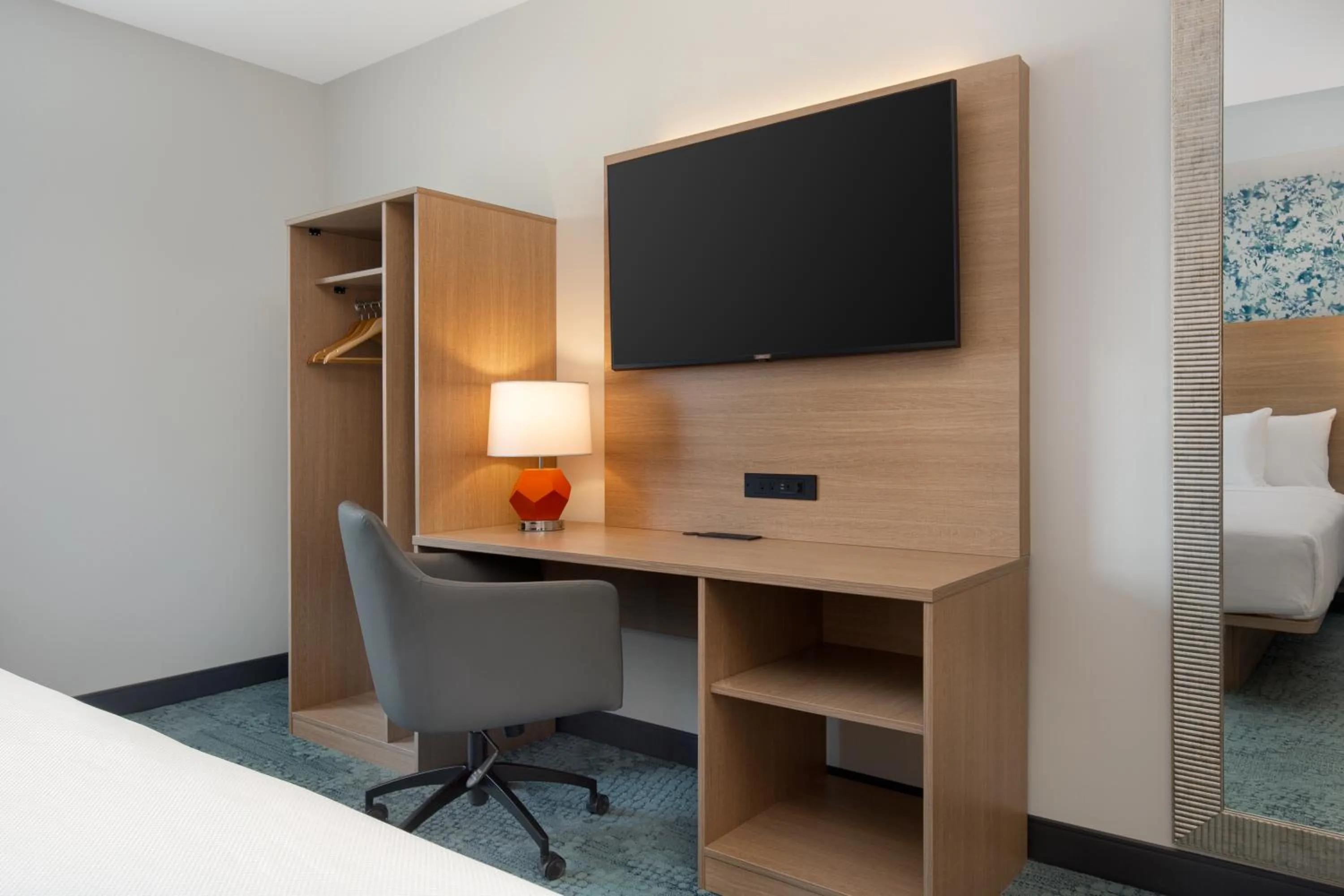 TV and multimedia, Bed in Quality Inn & Suites Prescott