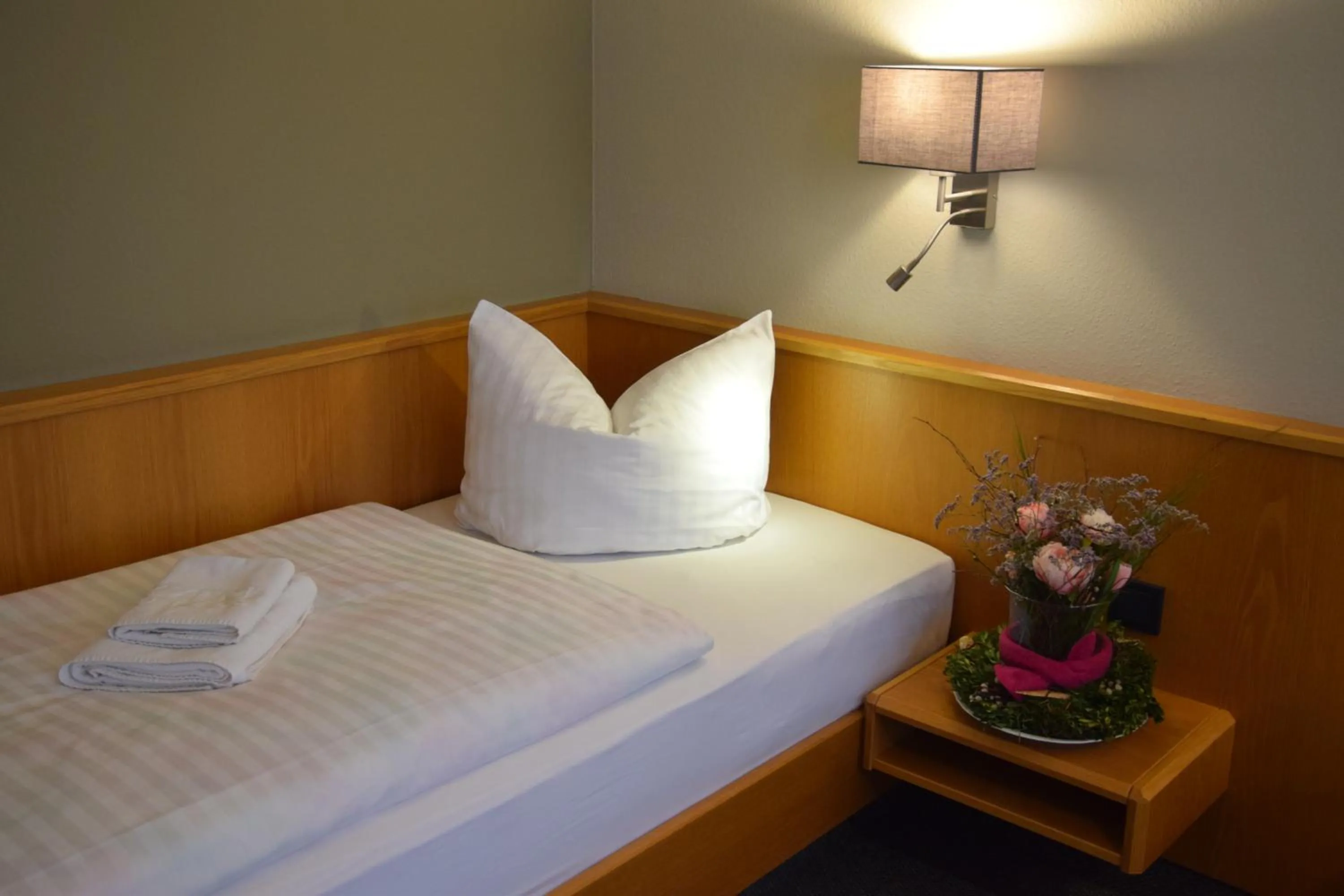 Photo of the whole room, Bed in Flair Hotel Kamenz