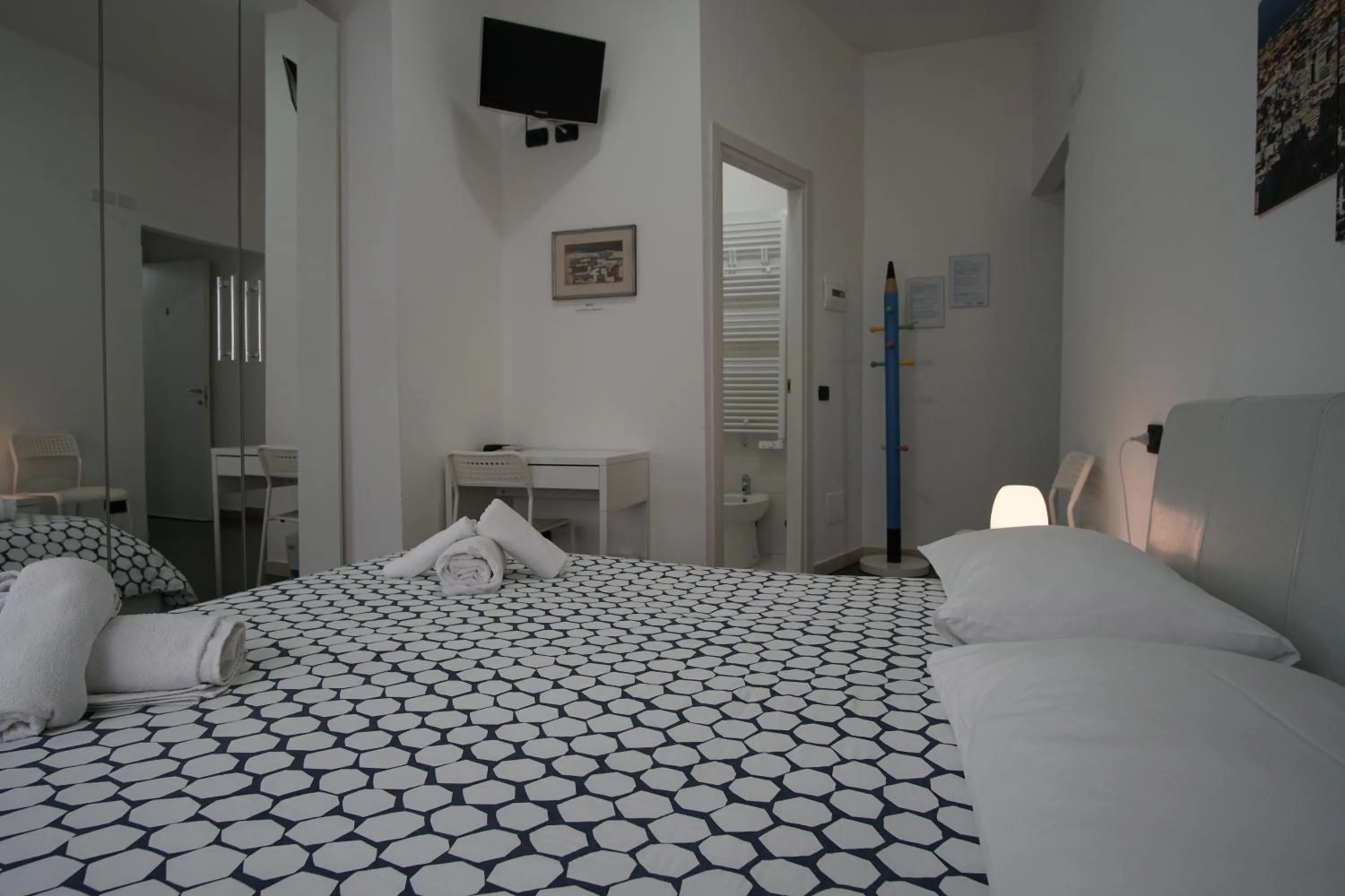 Bathroom, Bed in Ciro BED AND BREAKFAST la villetta