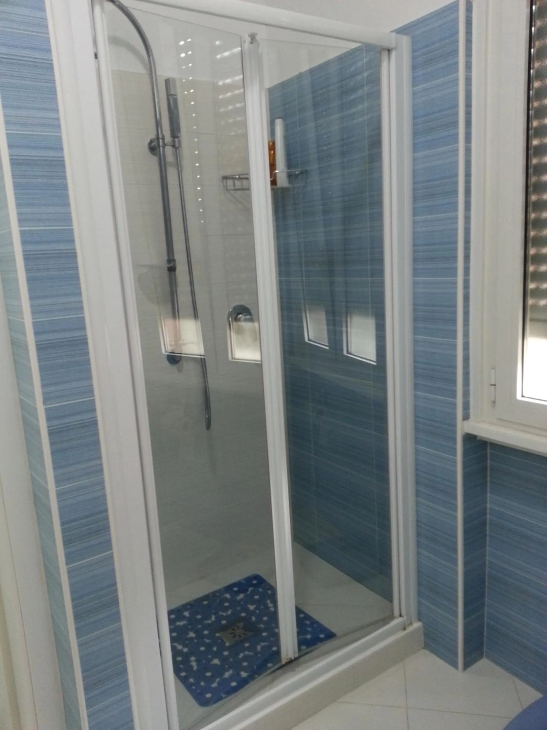 Bathroom in Ciro BED AND BREAKFAST la villetta