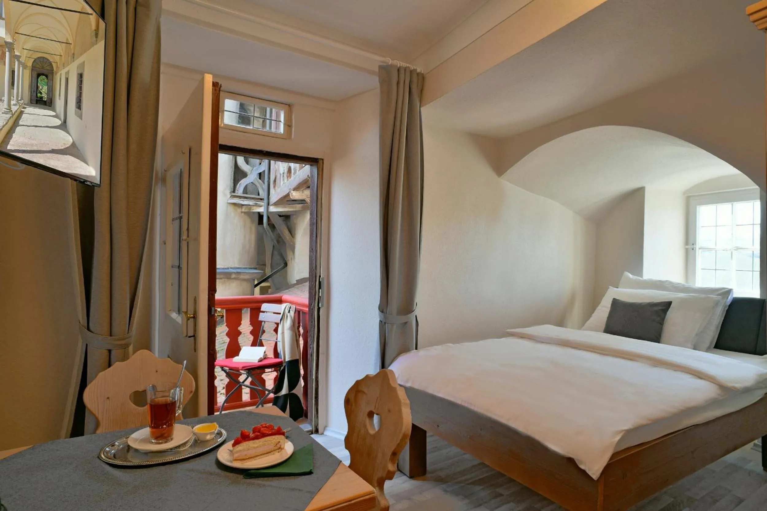 Single Room with Balcony - single occupancy in Schlosshotel Harburg