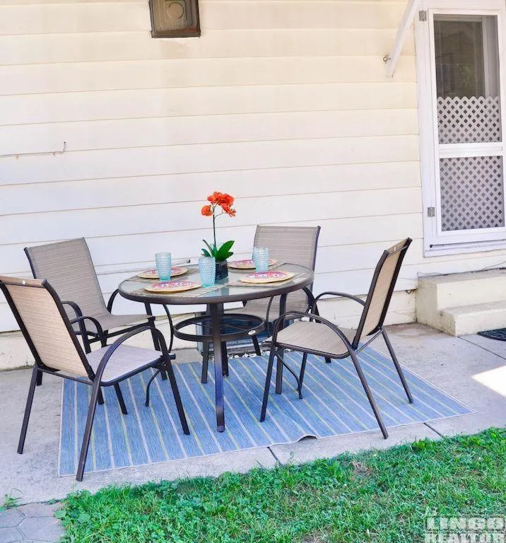 Dining area in Maryland avenue 49a