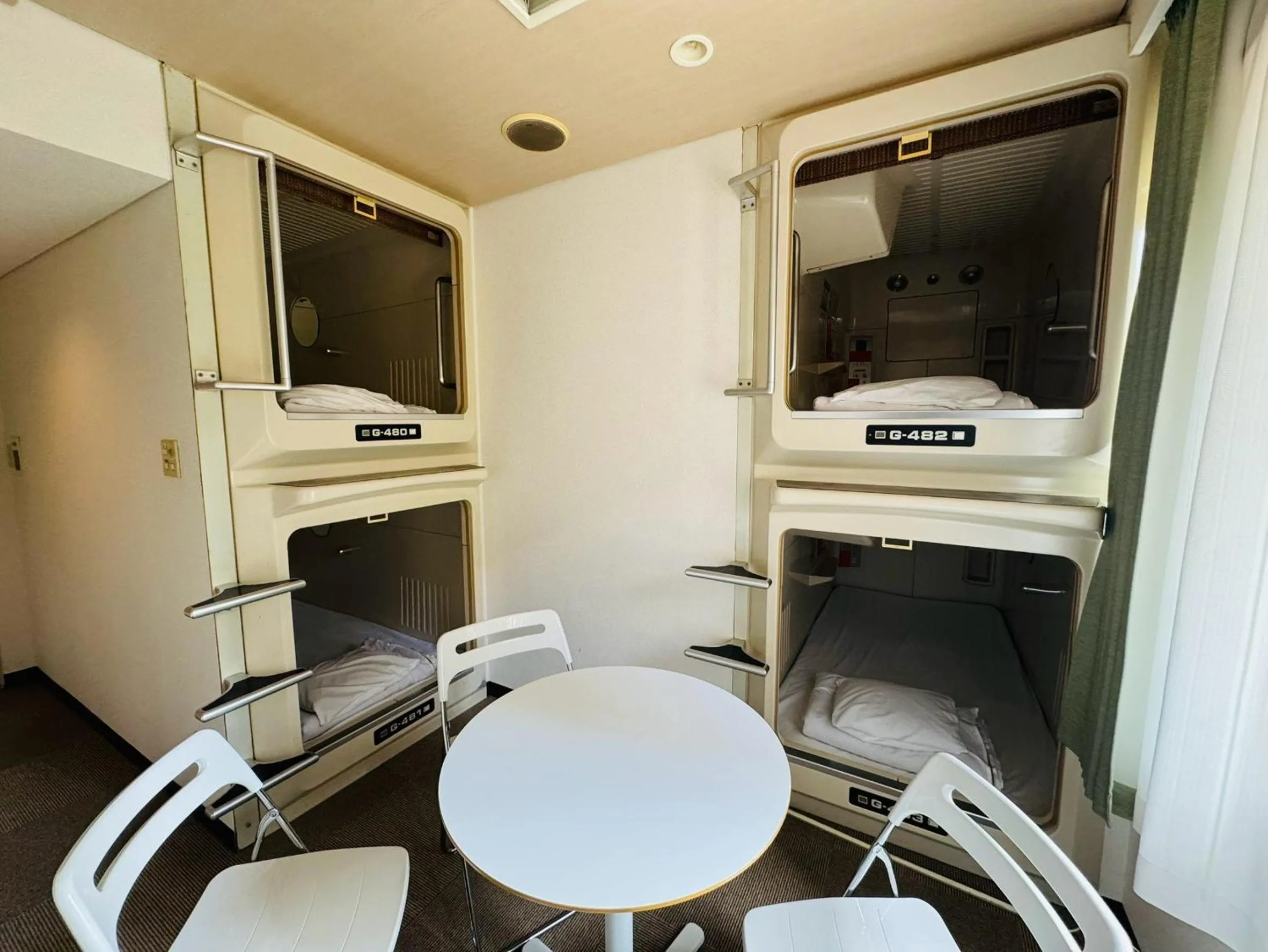 Capsule Hotel Asahi Plaza Shinsaibashi - Men's Only