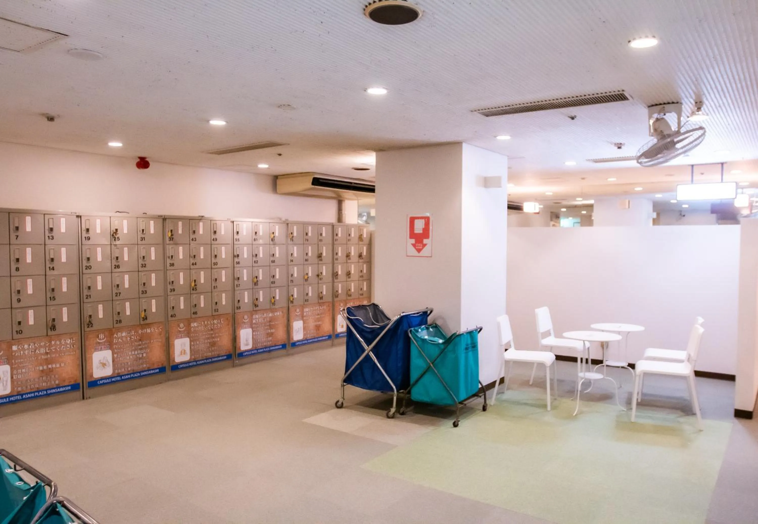 Capsule Hotel Asahi Plaza Shinsaibashi - Men's Only