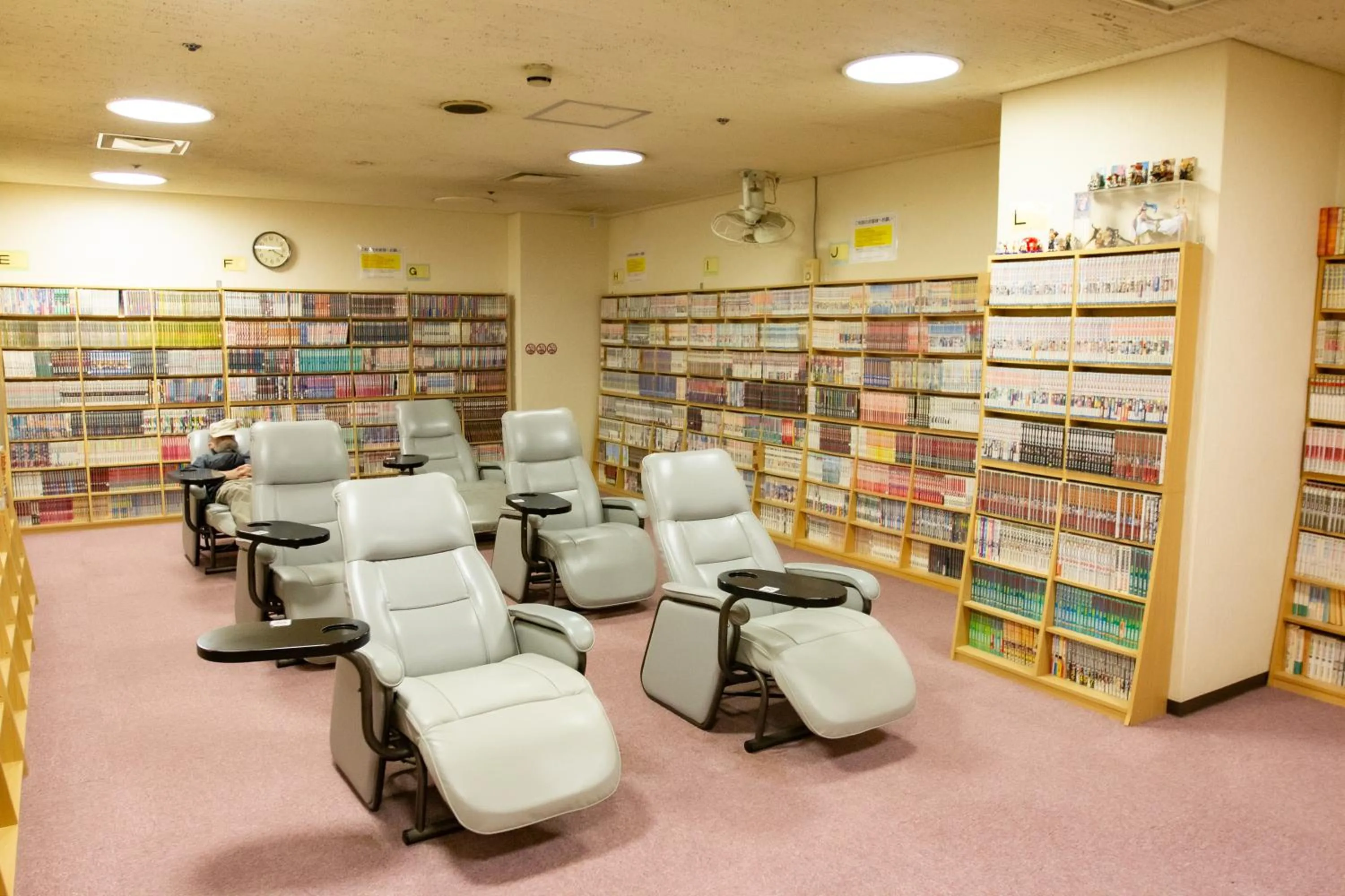 Capsule Hotel Asahi Plaza Shinsaibashi - Men's Only