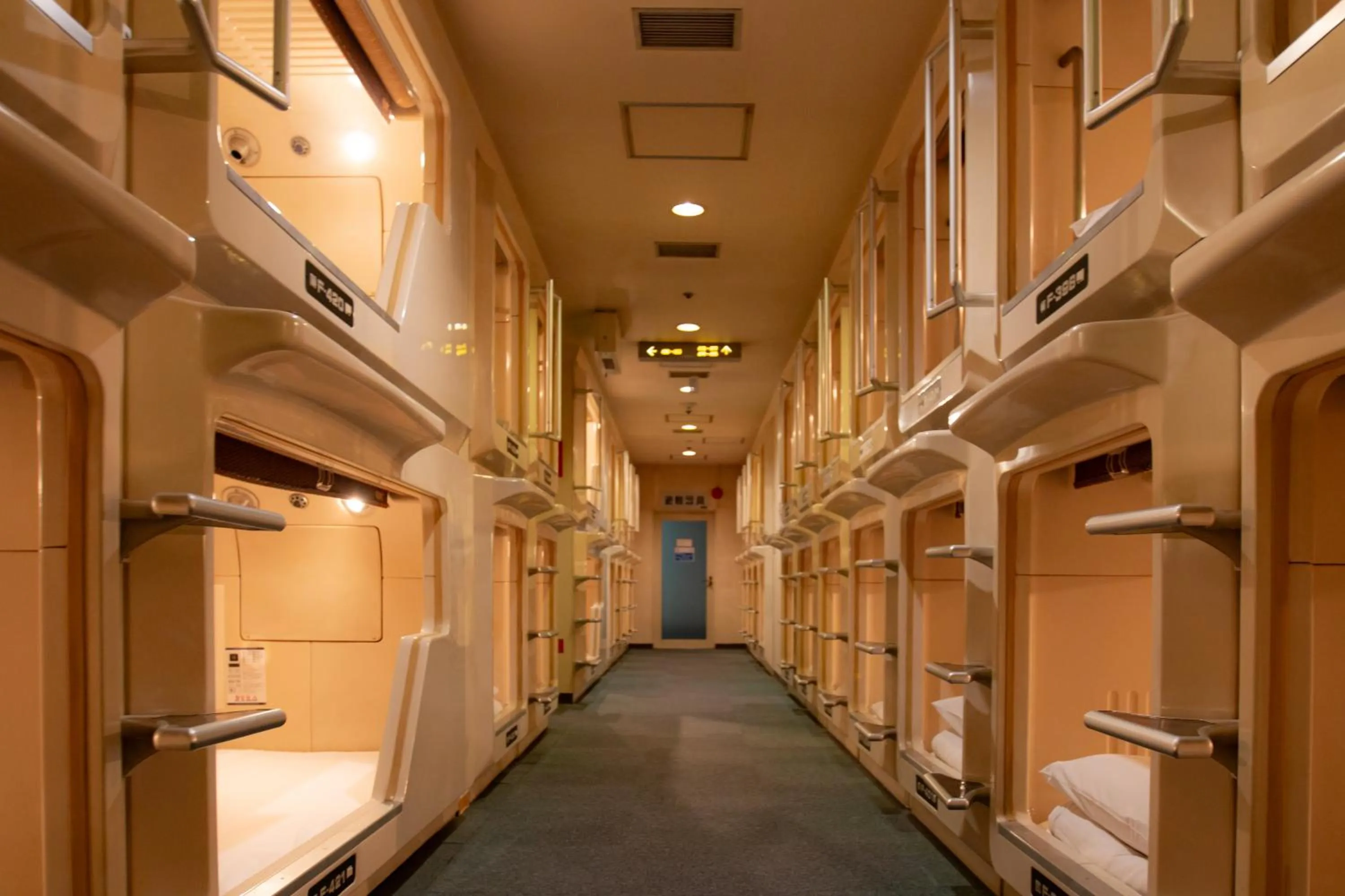 Capsule Hotel Asahi Plaza Shinsaibashi - Men's Only
