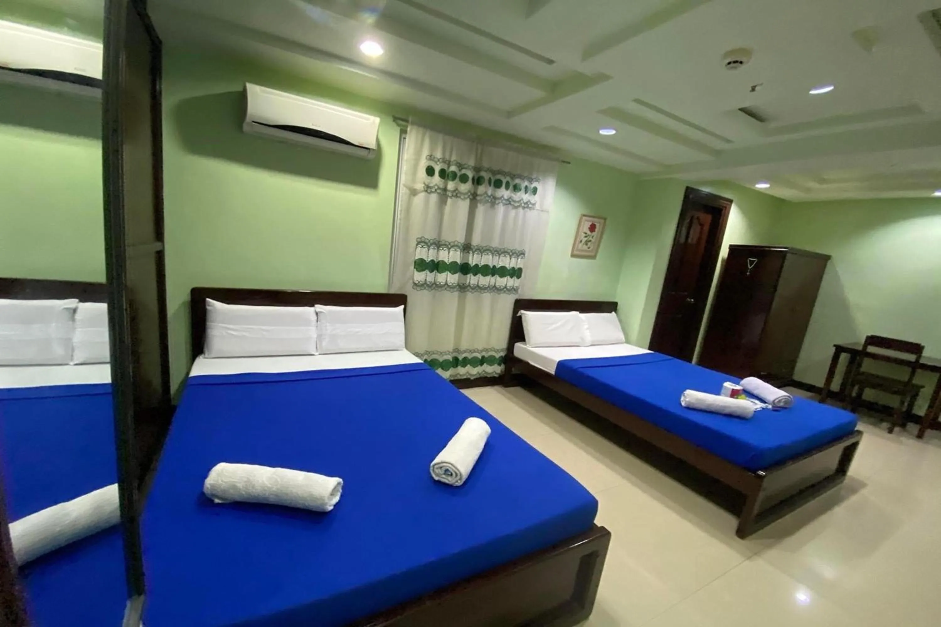 Bedroom, Bed in Voyagers Palace