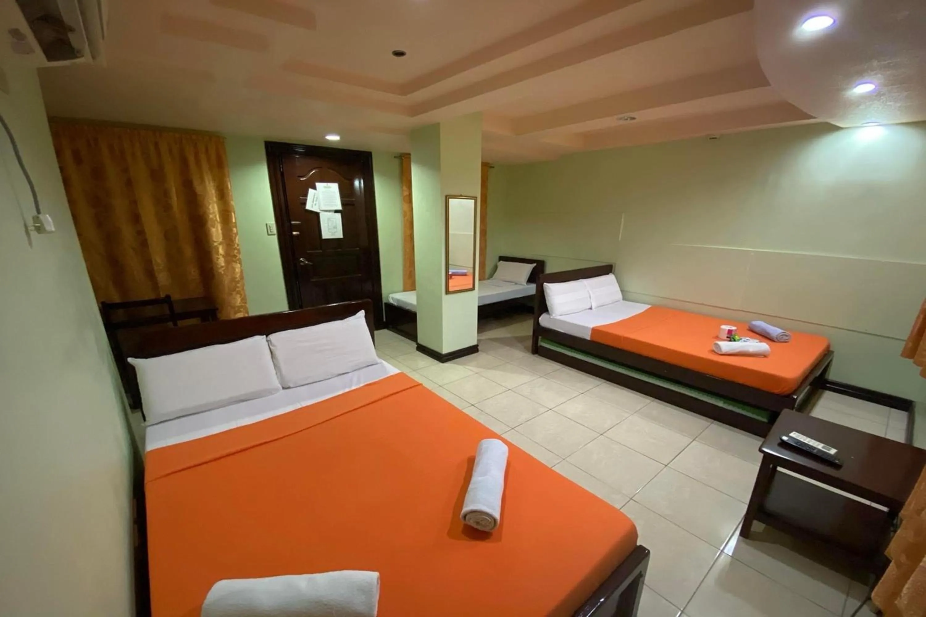 Bedroom, Bed in Voyagers Palace