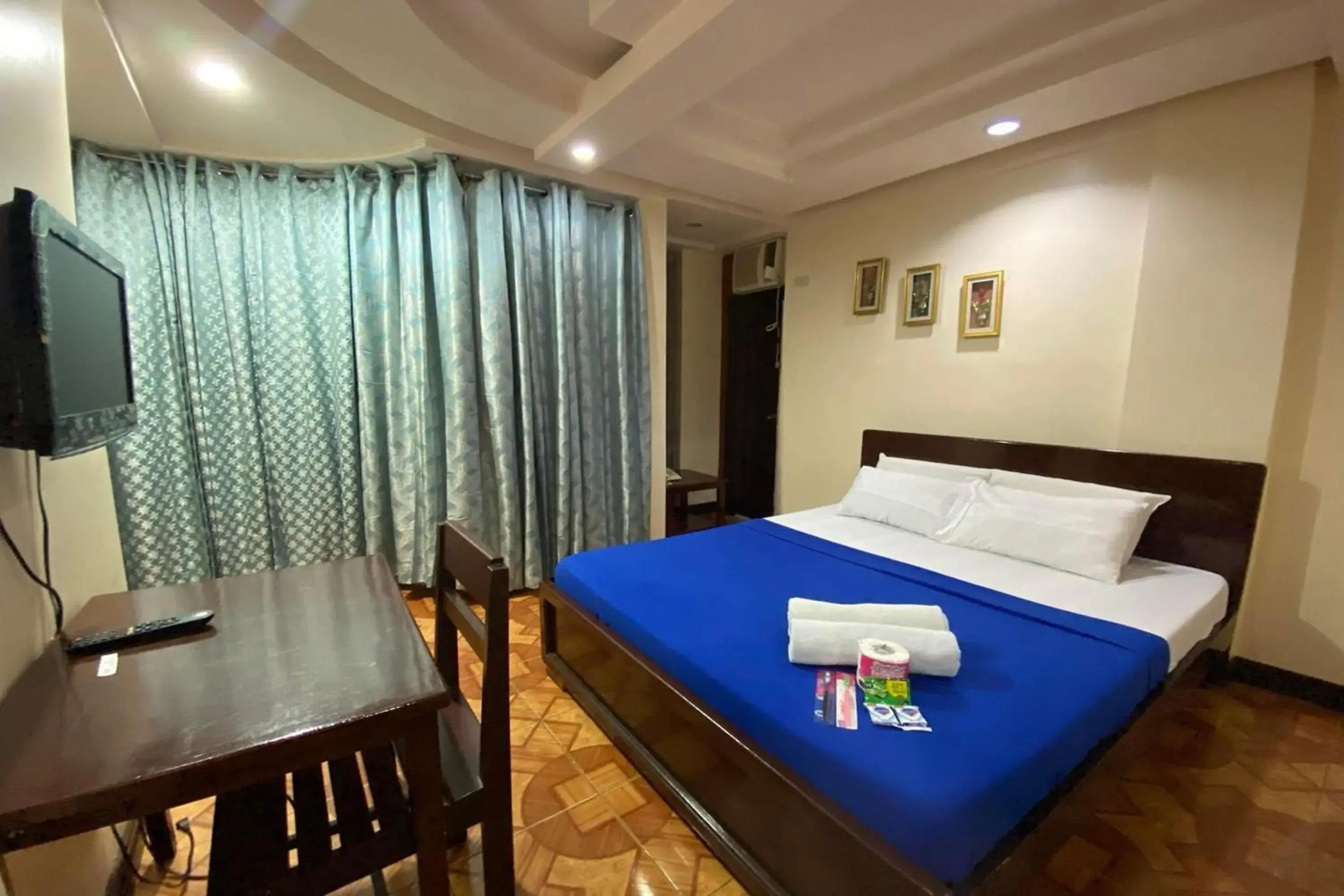 Bedroom, Bed in Voyagers Palace Bedroom, Bed in Voyagers Palace