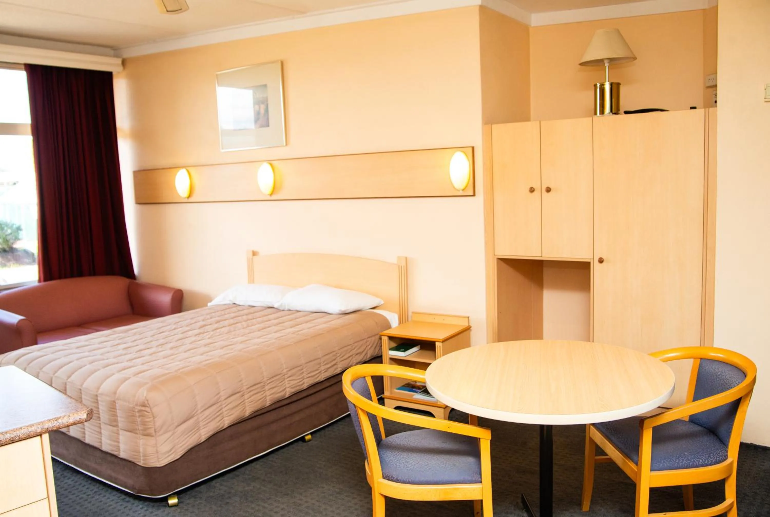 Bed in Nandewar Motor Inn