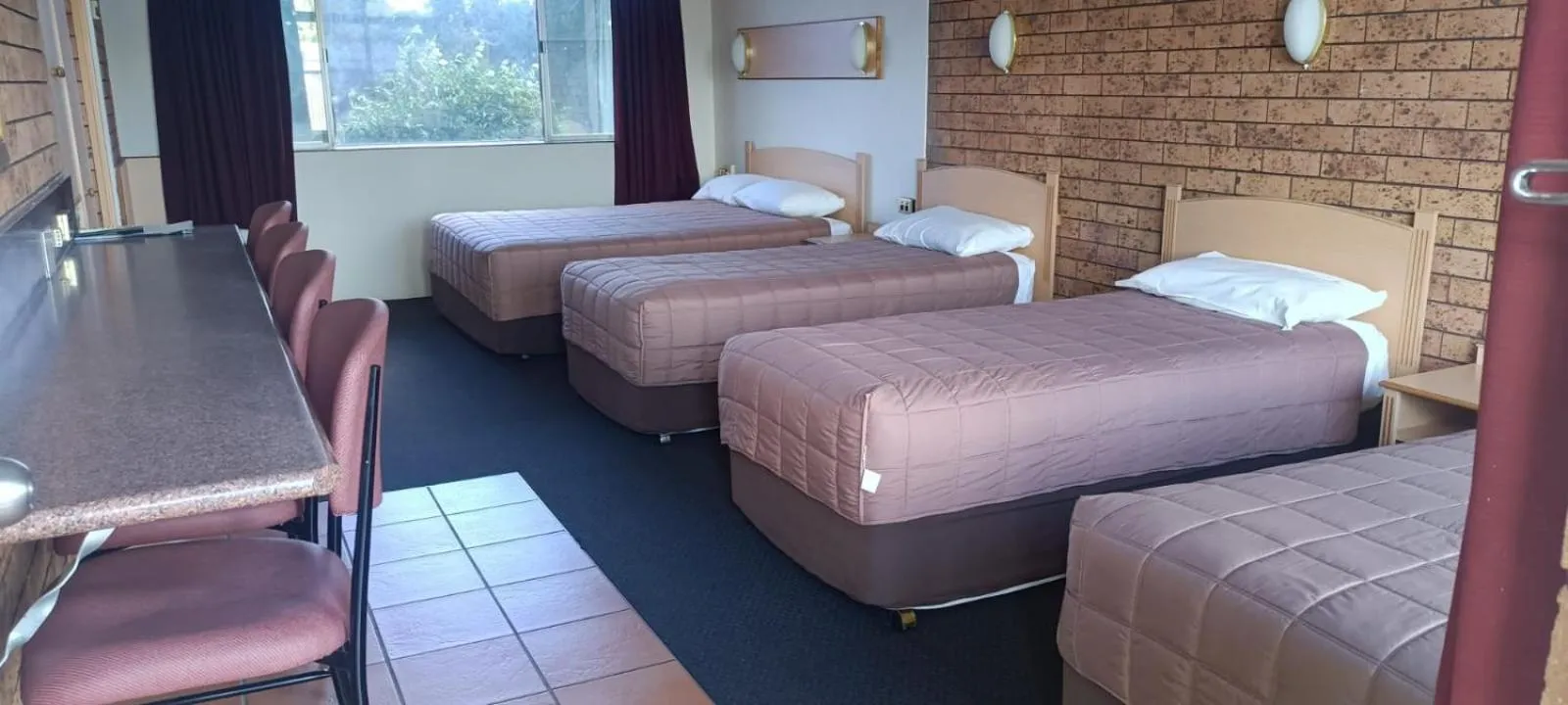 Bed in Nandewar Motor Inn