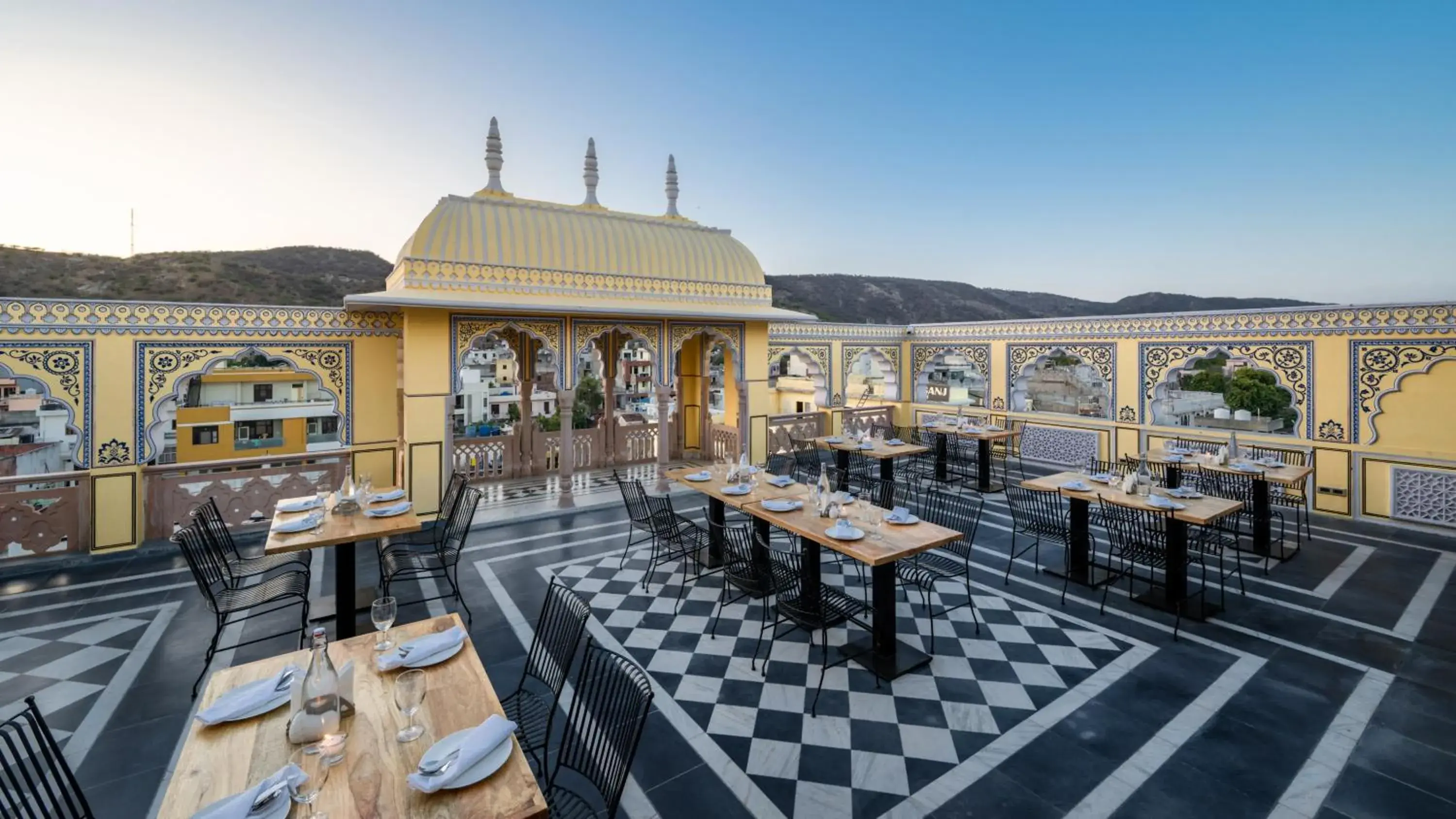 Restaurant/places to eat in Brij Castle Restaurant/places to eat in Brij Castle