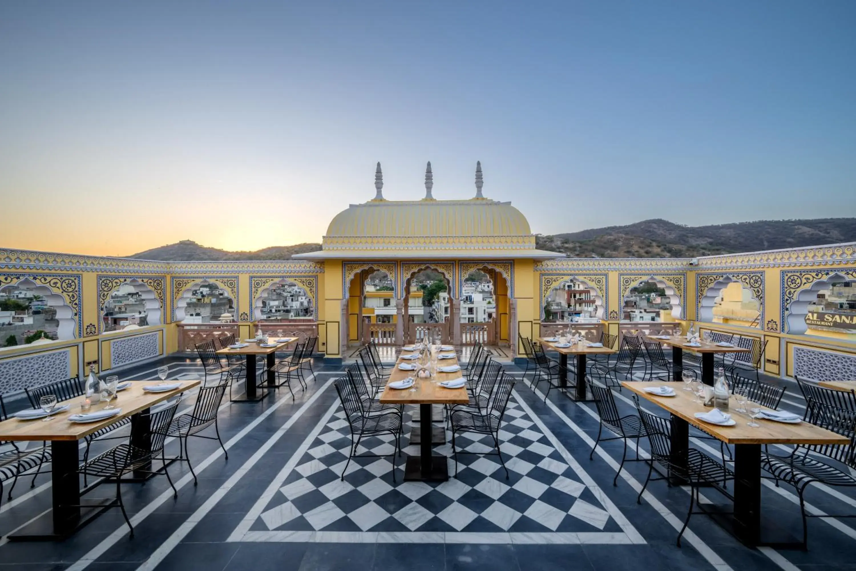 Restaurant/places to eat in Brij Castle Restaurant/places to eat in Brij Castle