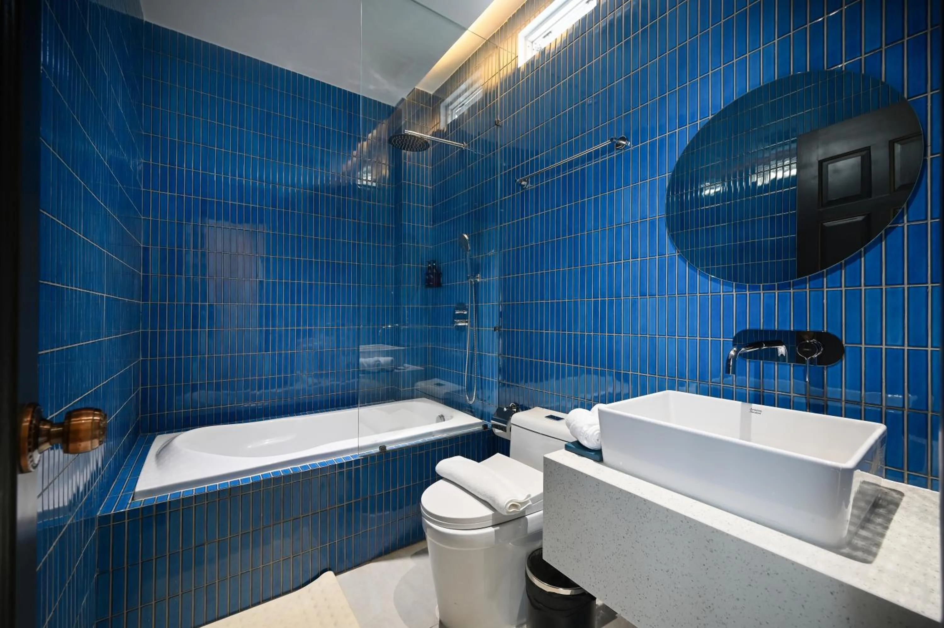 Bathroom in Brown Dot Hotel Saigon Airport