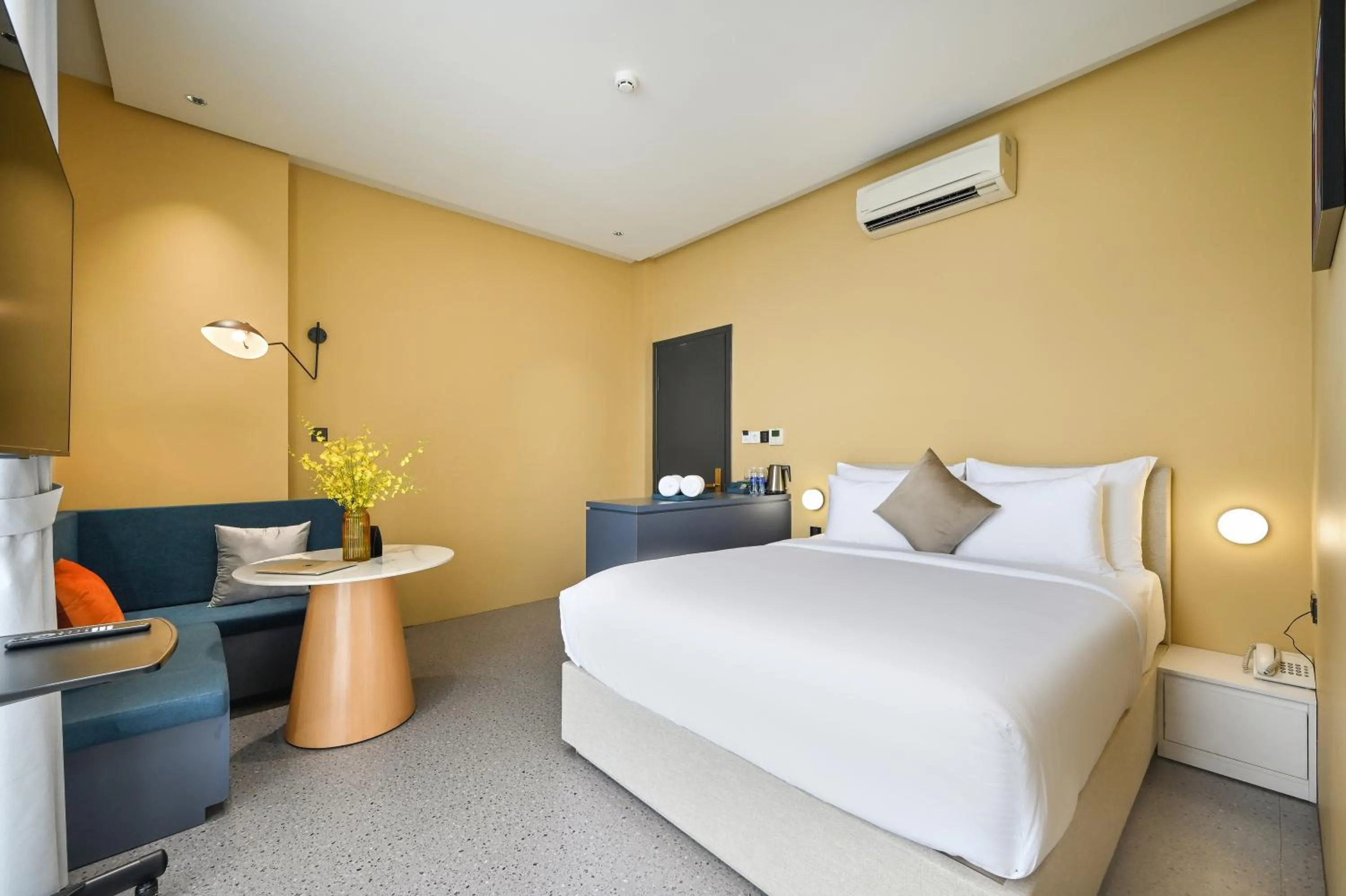 Bed in Brown Dot Hotel Saigon Airport