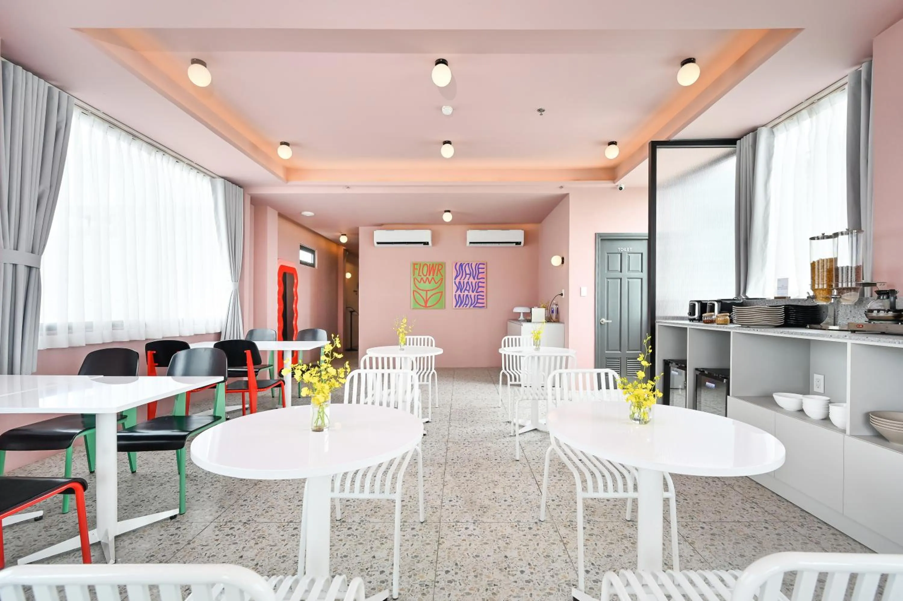 Lobby or reception in Brown Dot Hotel Saigon Airport