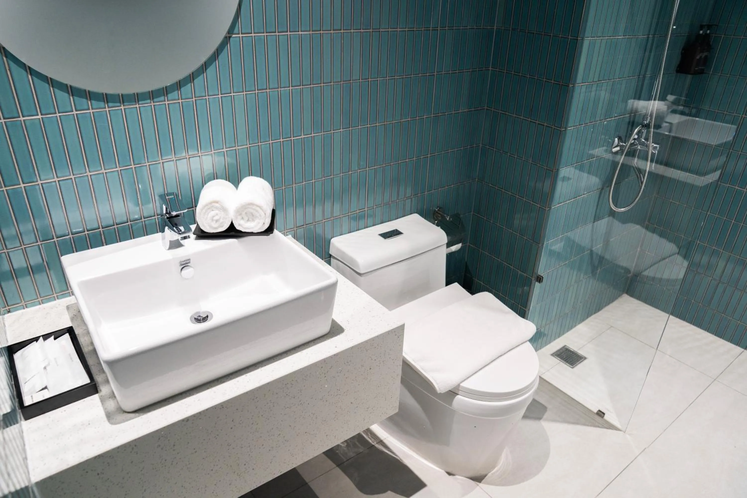 Bathroom in Brown Dot Hotel Saigon Airport